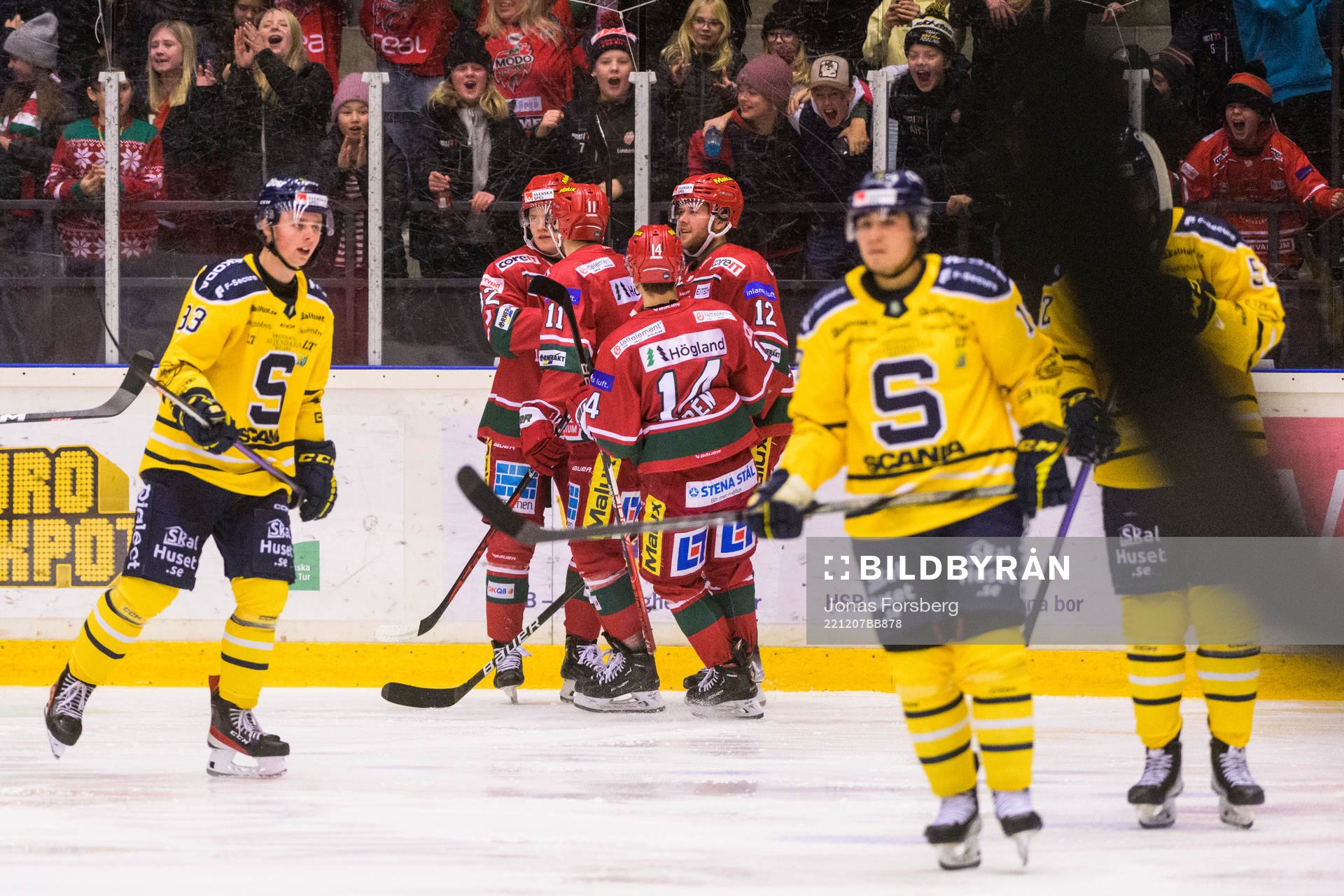 Modos Theodor Niederbach jublar med lagkamrater