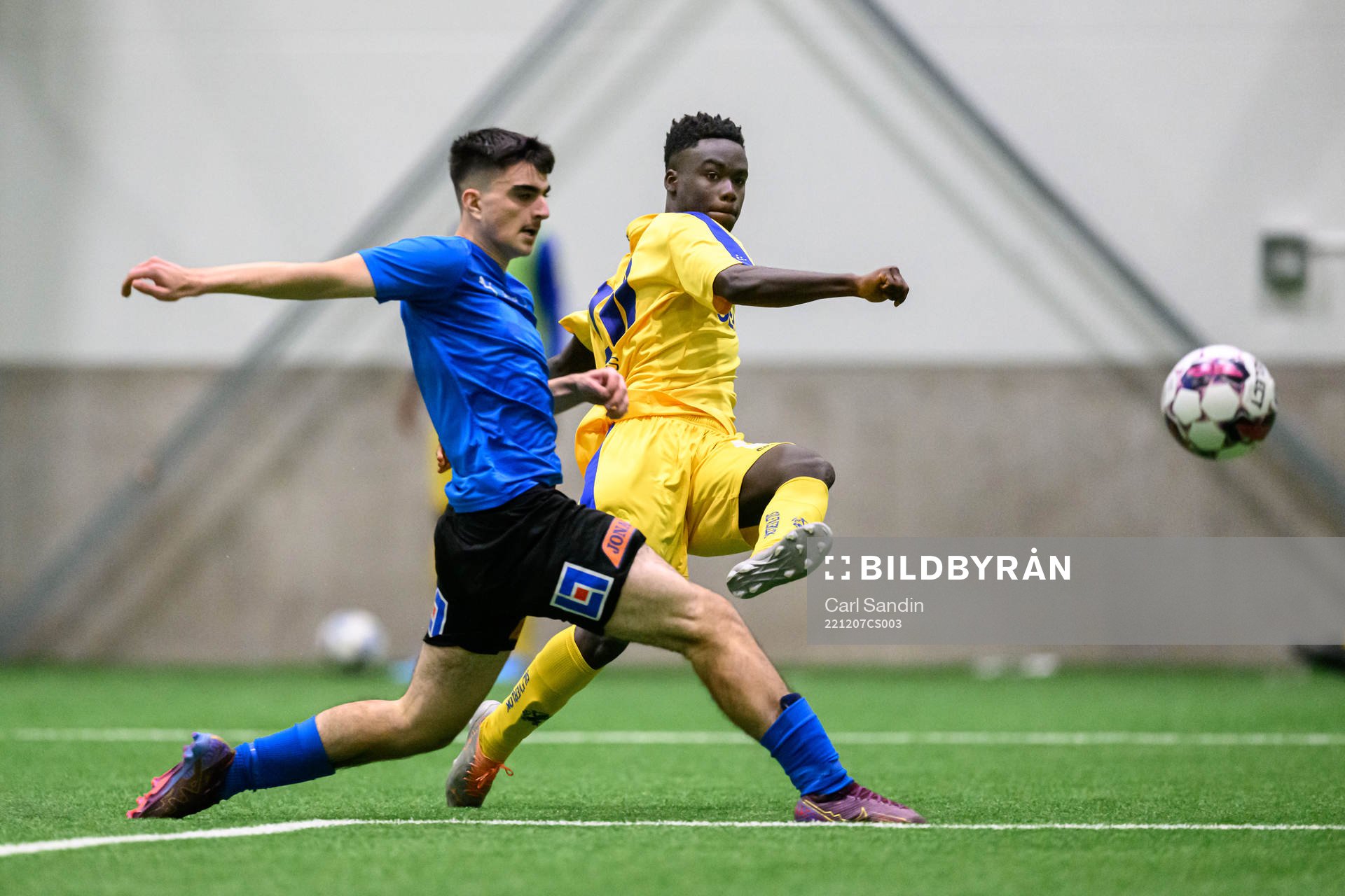 Halmstads Erion Maxharraj och IFK Göteborgs Assolo Mohamed