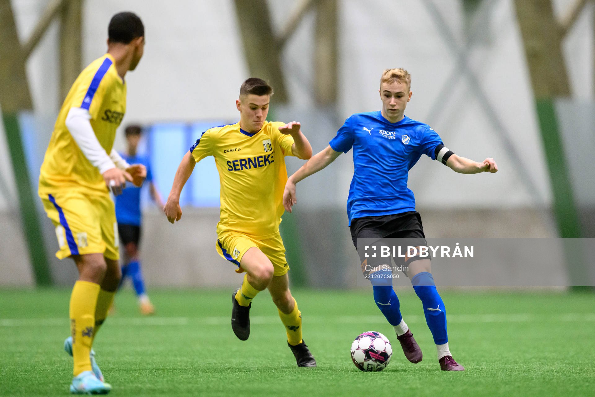 IFK Göteborgs Leo Radakovic och Halmstads Altin Mazreku