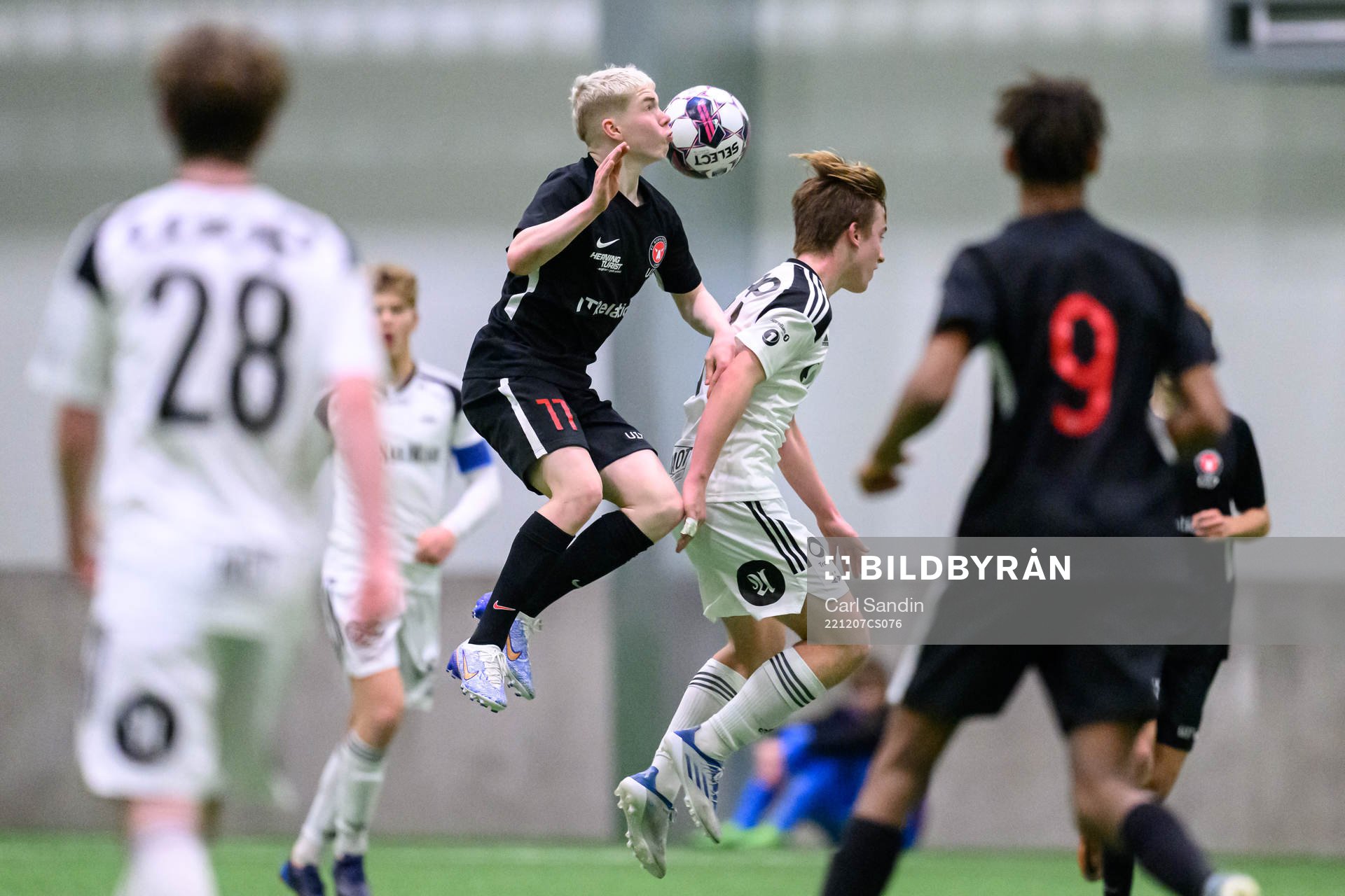 Midtjyllands Gils Gislason under fotbollsmatchen i Skandinaviska Mästerskapen mellan Midtjylland och Rosenborg den 7 december 2022 i Borås.