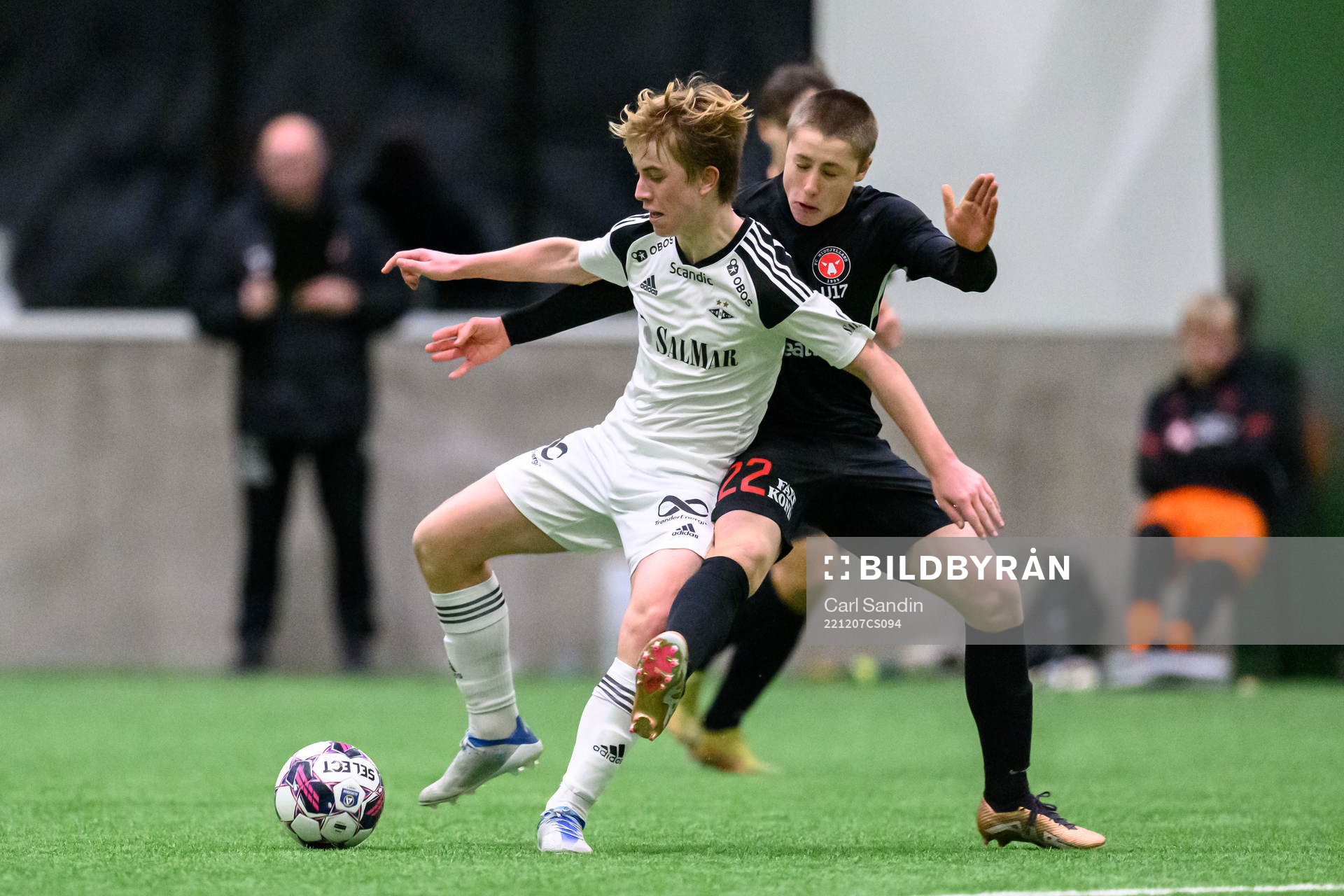Rosenborgs Isak Holmen och Midtjyllands Jesper Eikrem