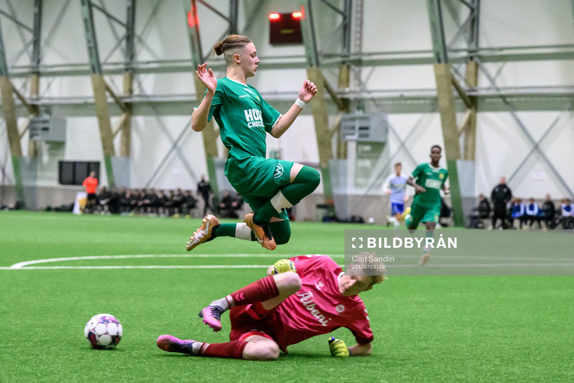 Hammarbys Simon Garcia och Odenses målvakt Janus Land