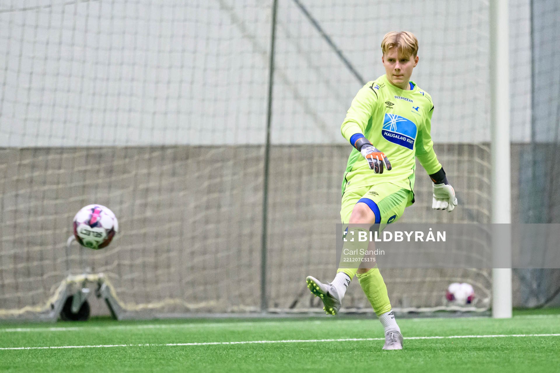 Haugesunds målvakt Einar Fauskanger under fotbollsmatchen i Skandinaviska Mästerskapen mellan Haugesund och FC Köpenhamn den 7 december 2022 i Borås.