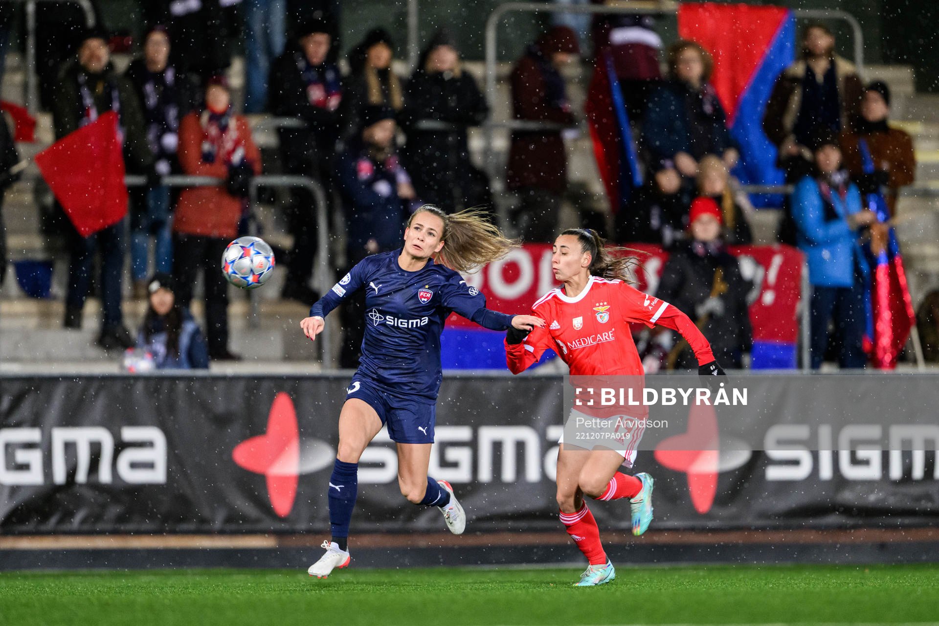 Frederikke Thøgersen of Rosengård and Catarina Amado of