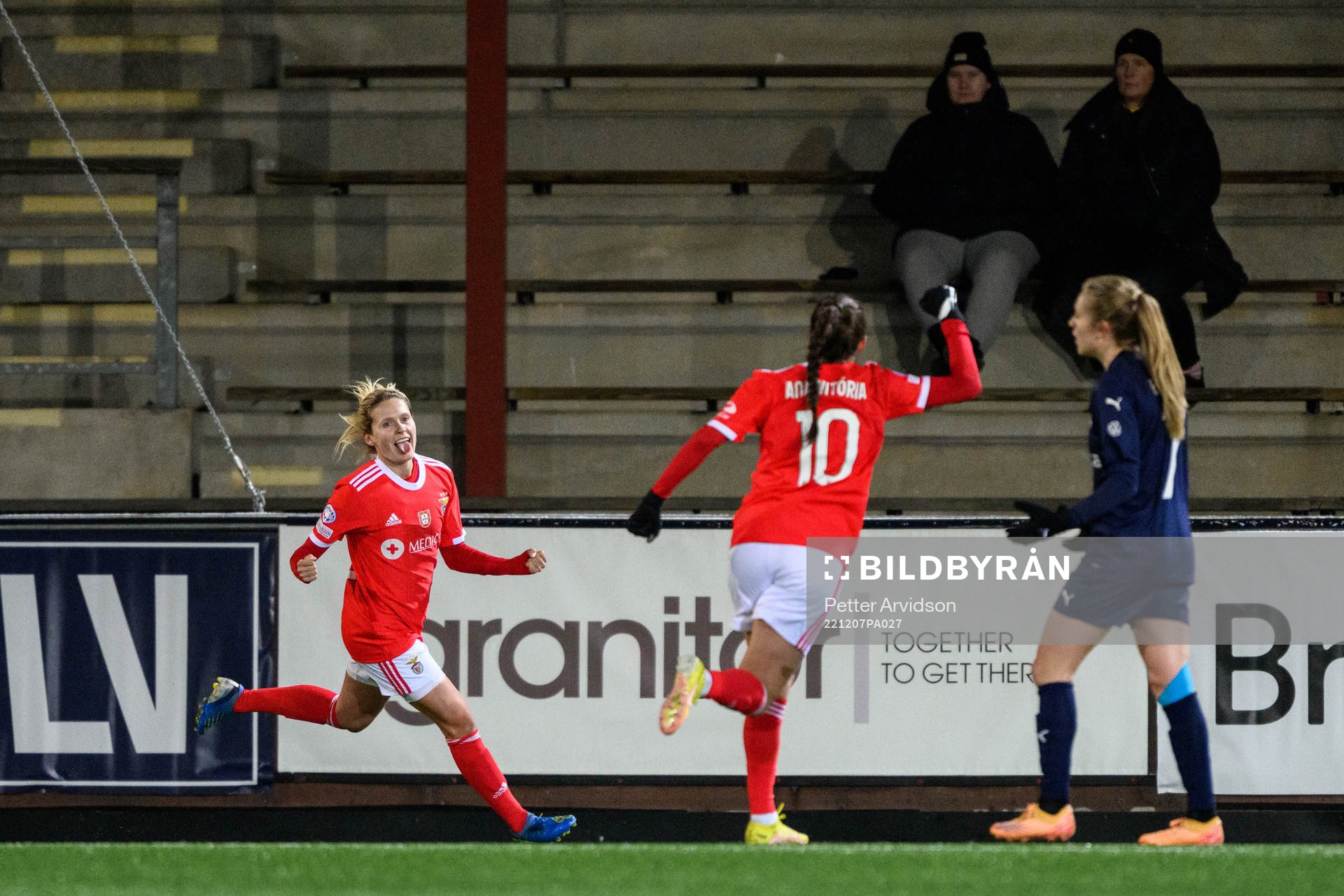 Cloé Lacasse of Benfica celebrates