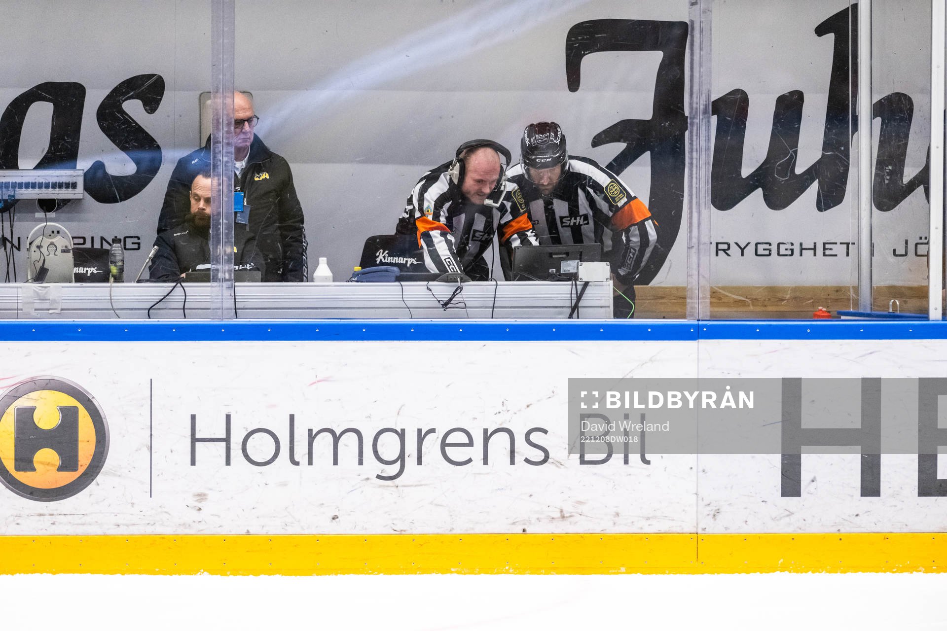 Domare videogranskar en målsituation