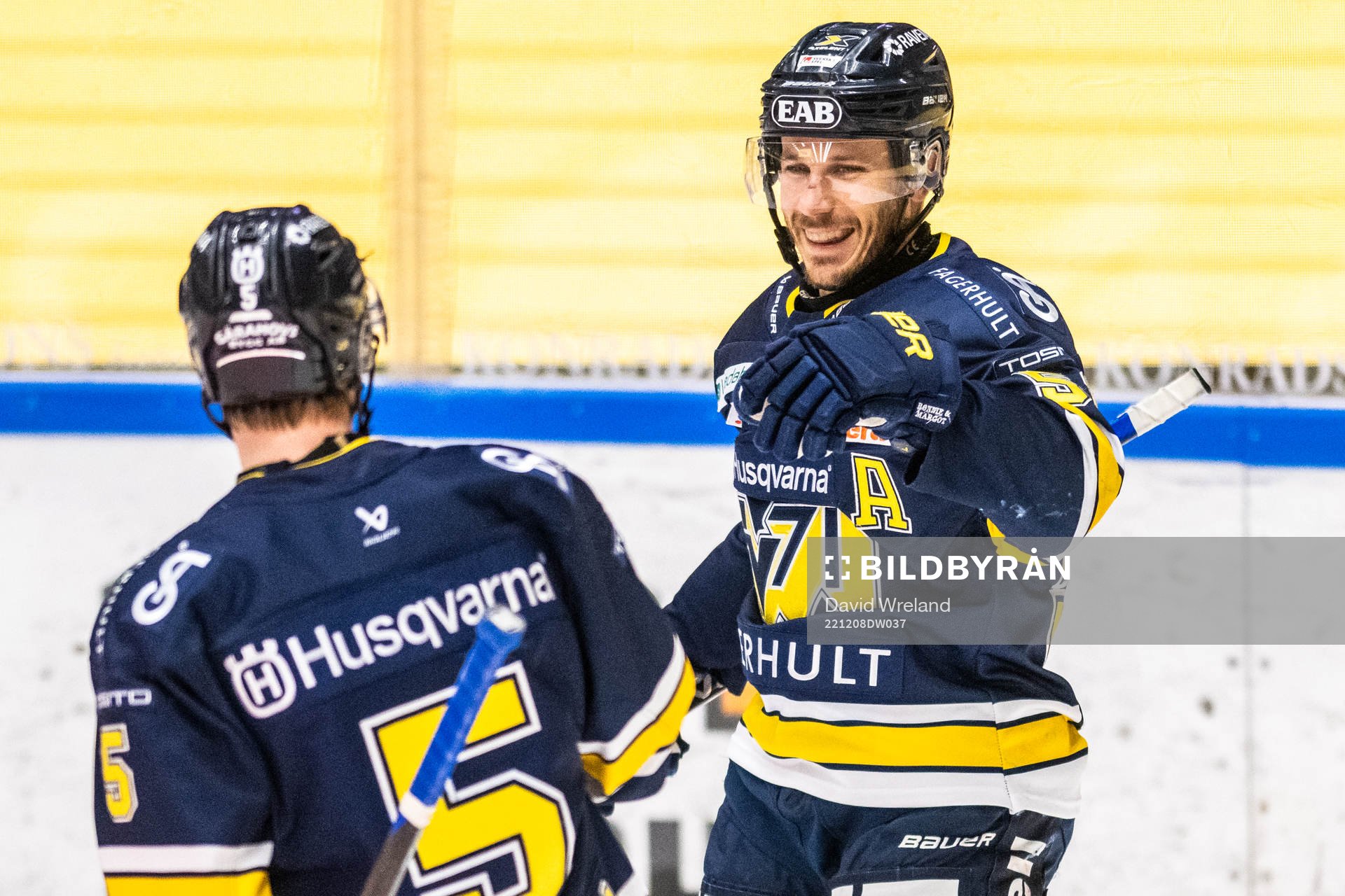 HV71s Andy Miele jublar