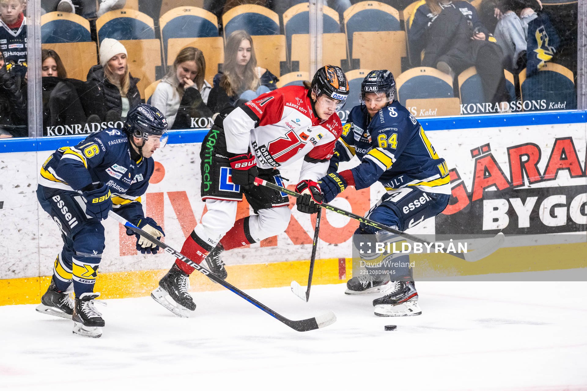 Örebros Leo Carlsson och HV71s Eric Martinsson och Joseph