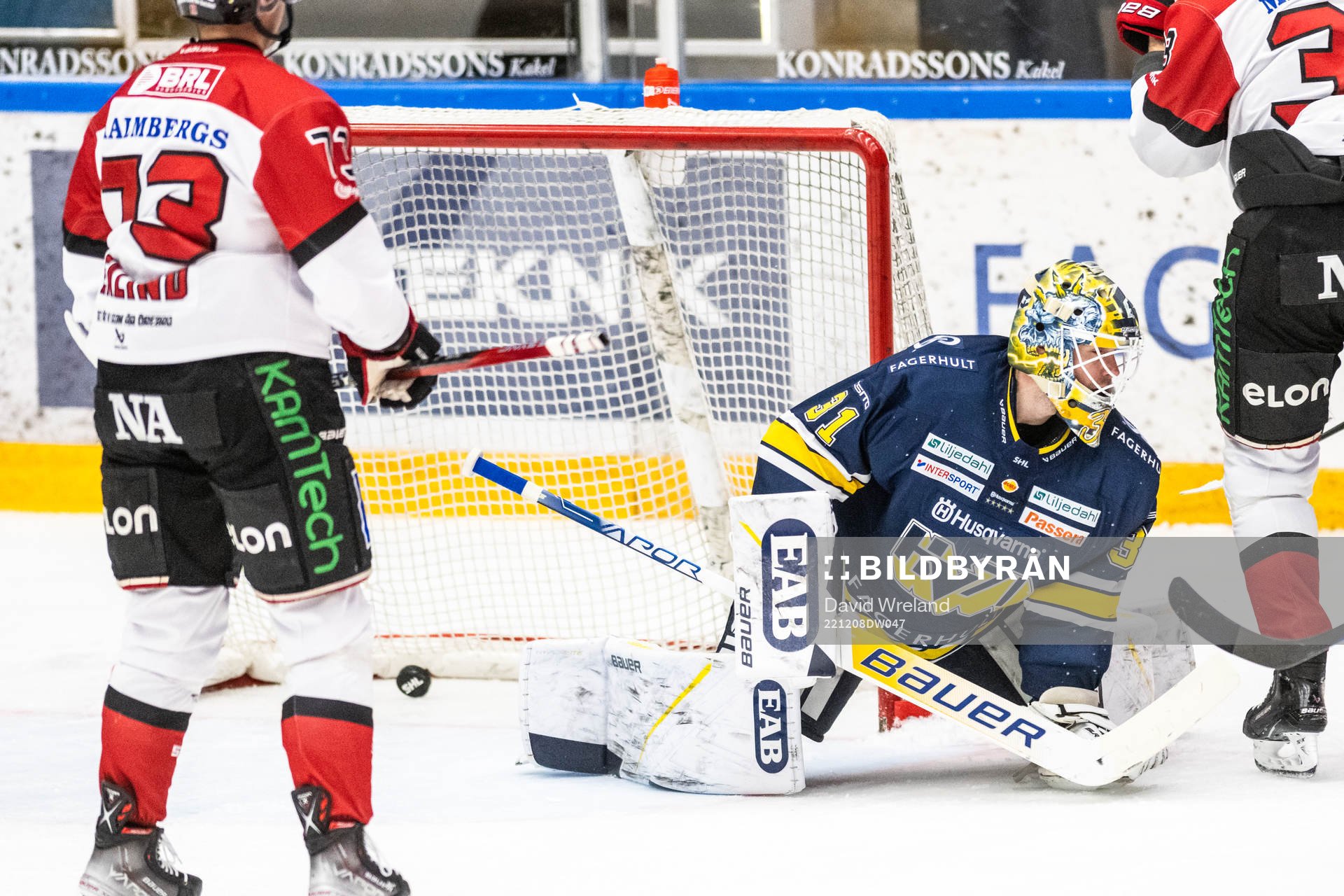 HV71s målvakt Joni Ortio släpper in pucken från Örebro