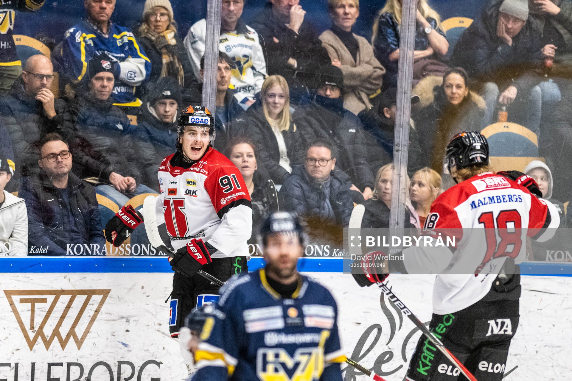 Örebros Leo Carlsson  jublar