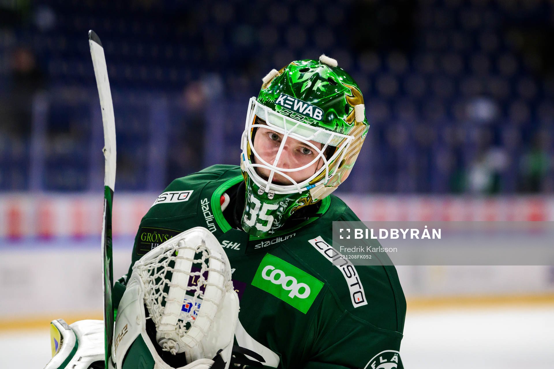 Färjestads målvakt Dennis Hildeby jublar