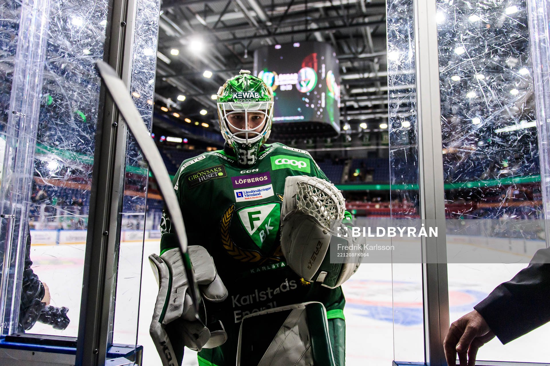 Färjestads målvakt Dennis Hildeby jublar