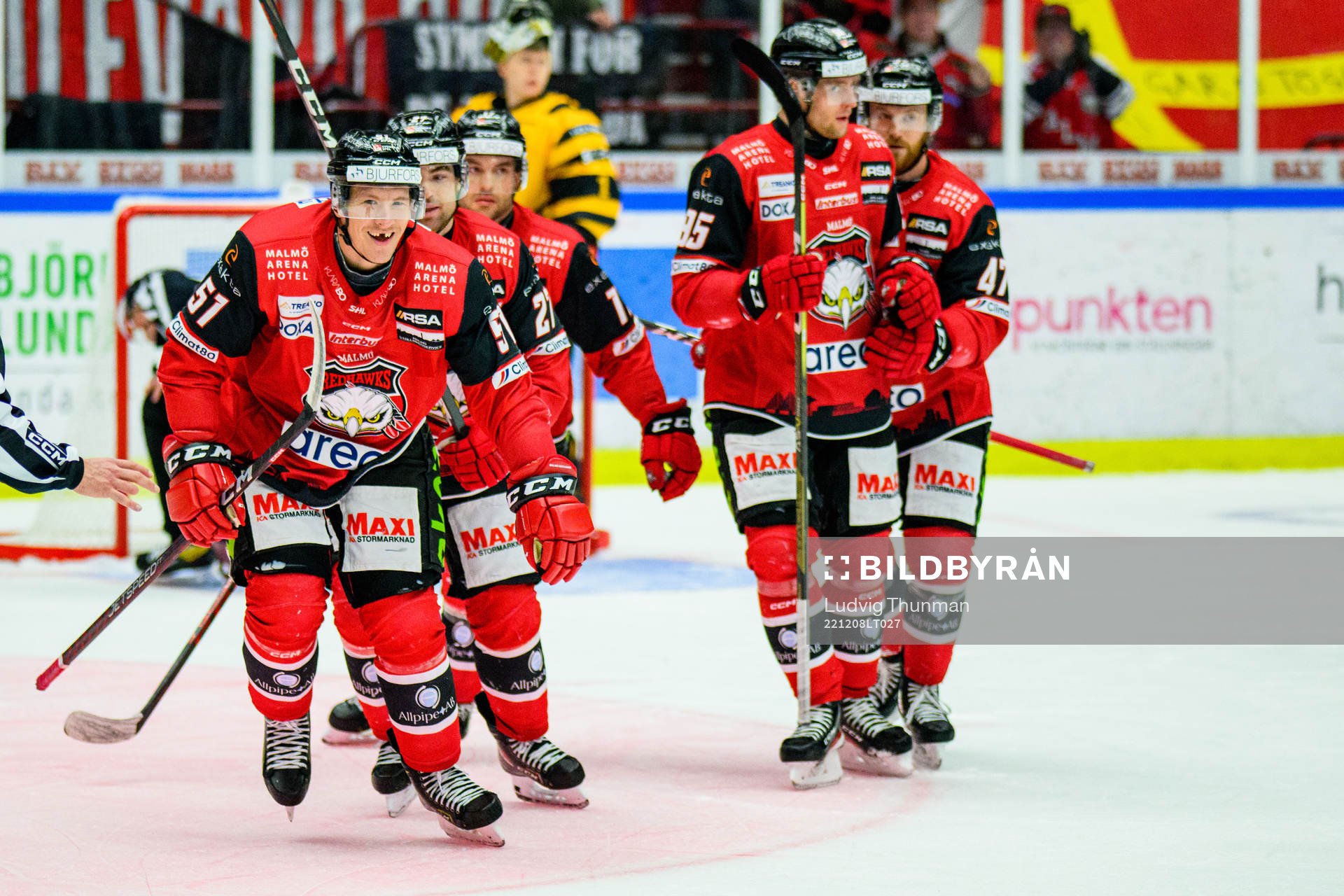Malmö Redhawks Emil Sylvegård jublar med lagkamraterna