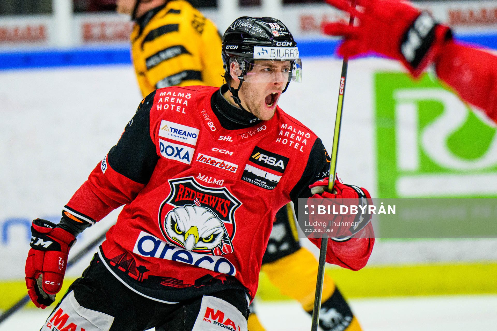 Malmö Redhawks Carl Persson jublar