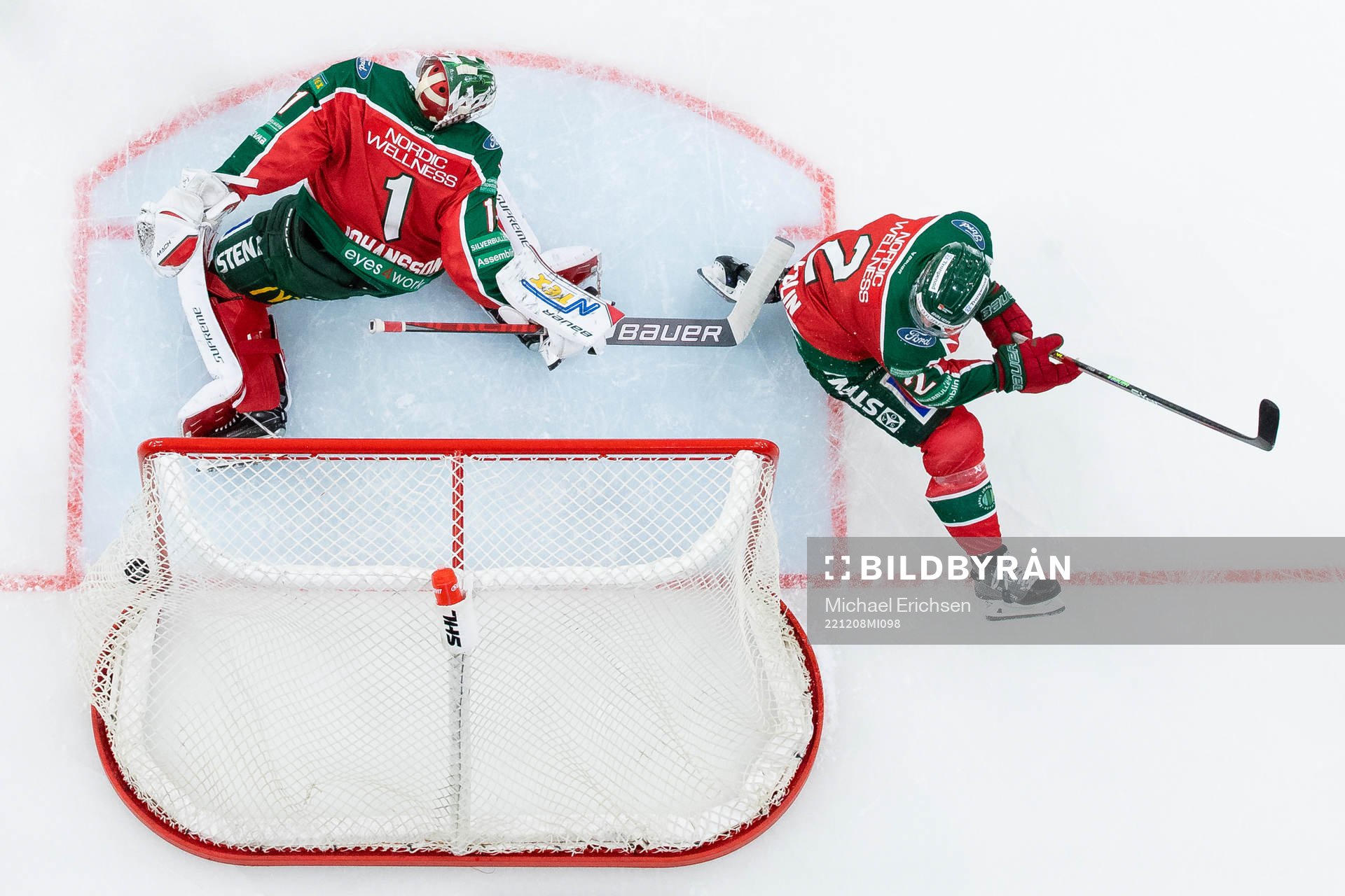 Oskarshamns Patrik Karlkvist skjuter 3-3 förbi målvakt