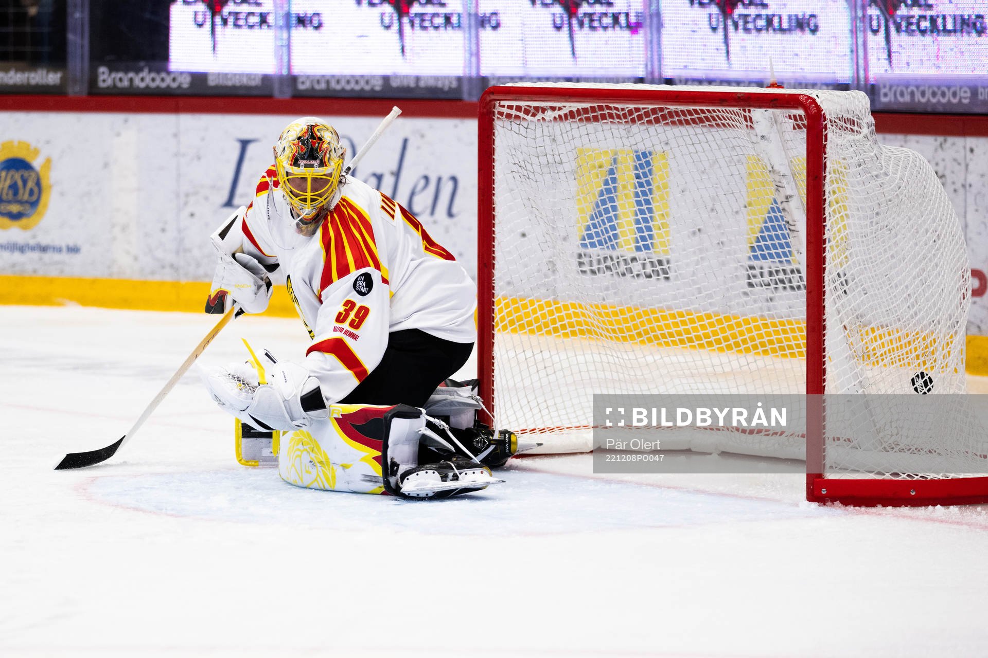 Timrås Robin Alvarez (ej i bild) gör 1-3 bakom Brynäs