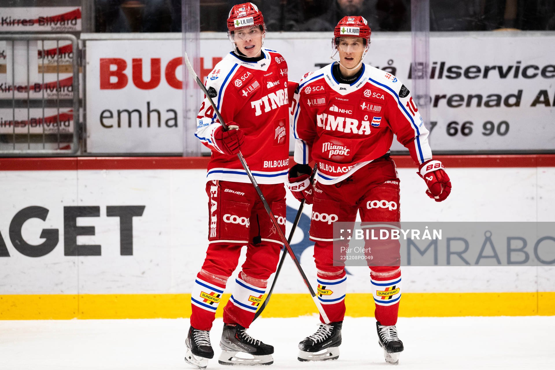 Timrås Erik Walli Walterholm och Robin Alvarez jublar