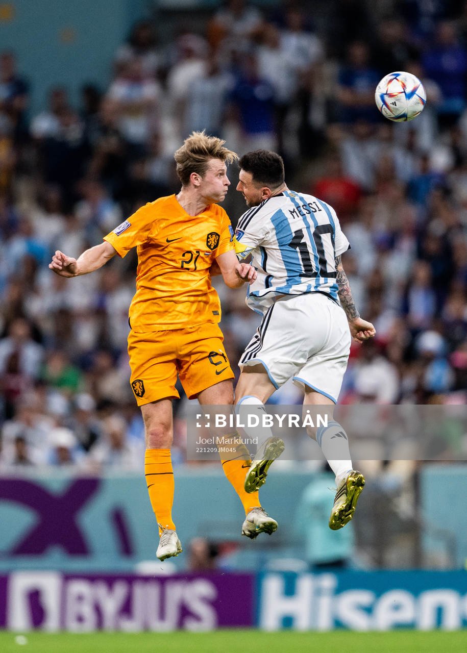 Frenkie de Jong of Netherlands and Lionel Messi of Argentina during the FIFA World Cup 2022 quarterfinal between Netherlands and Argentina on December 9, 2022 in Doha.