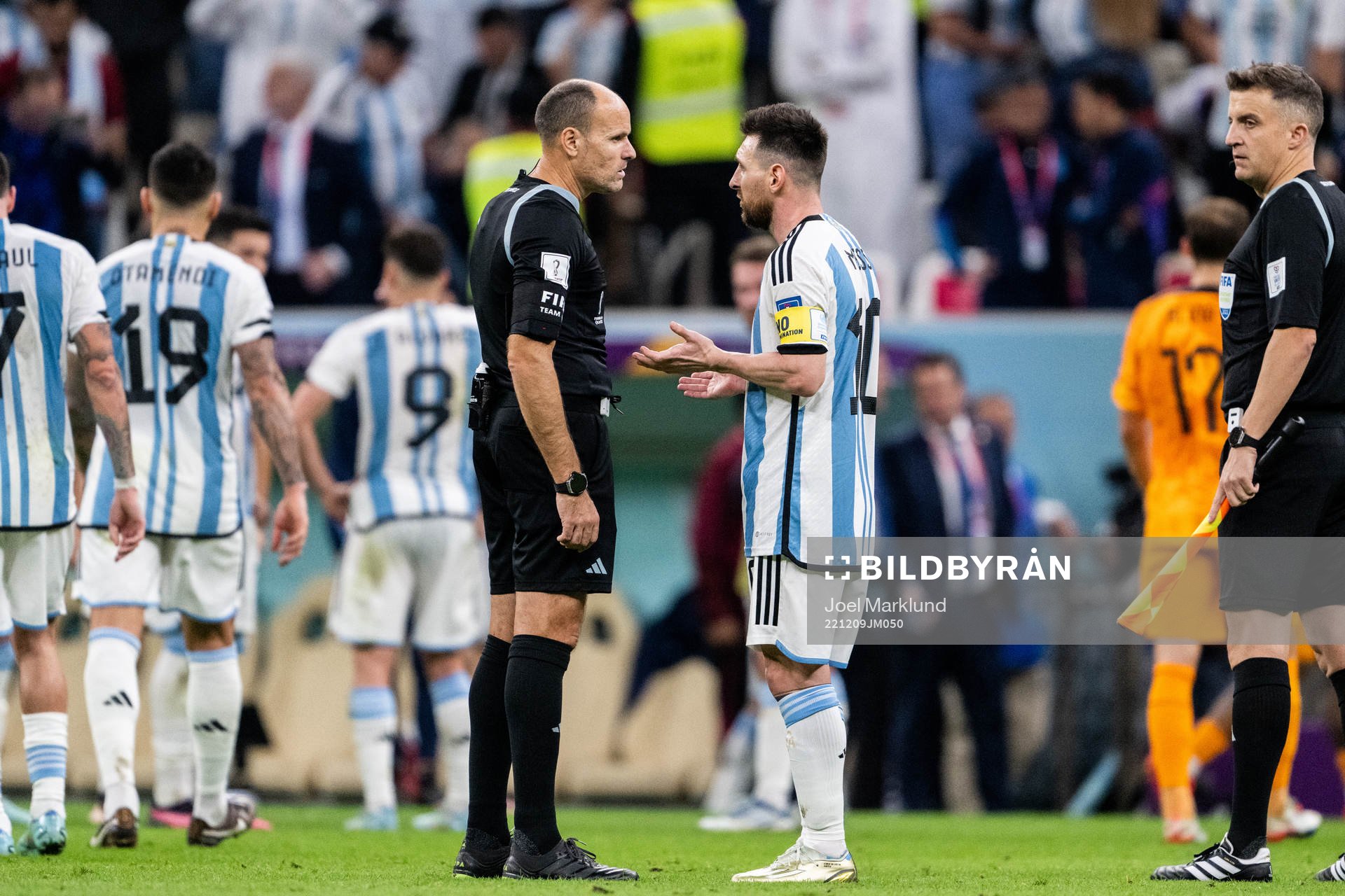 Referee Antonio Mateu Lahoz and Lionel Messi of Argentina