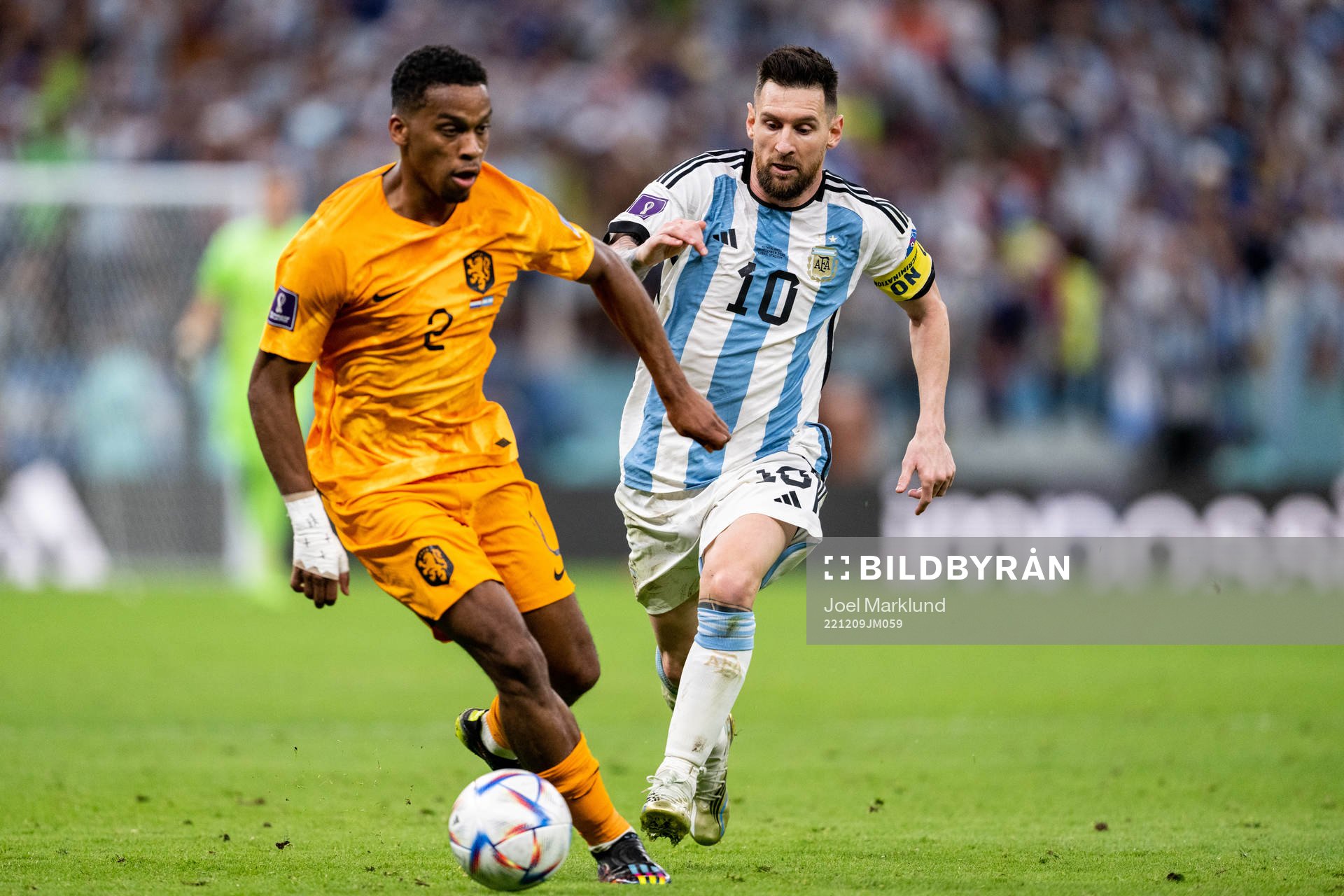 Jurrien Timber of Netherlands and Lionel Messi of Argentina