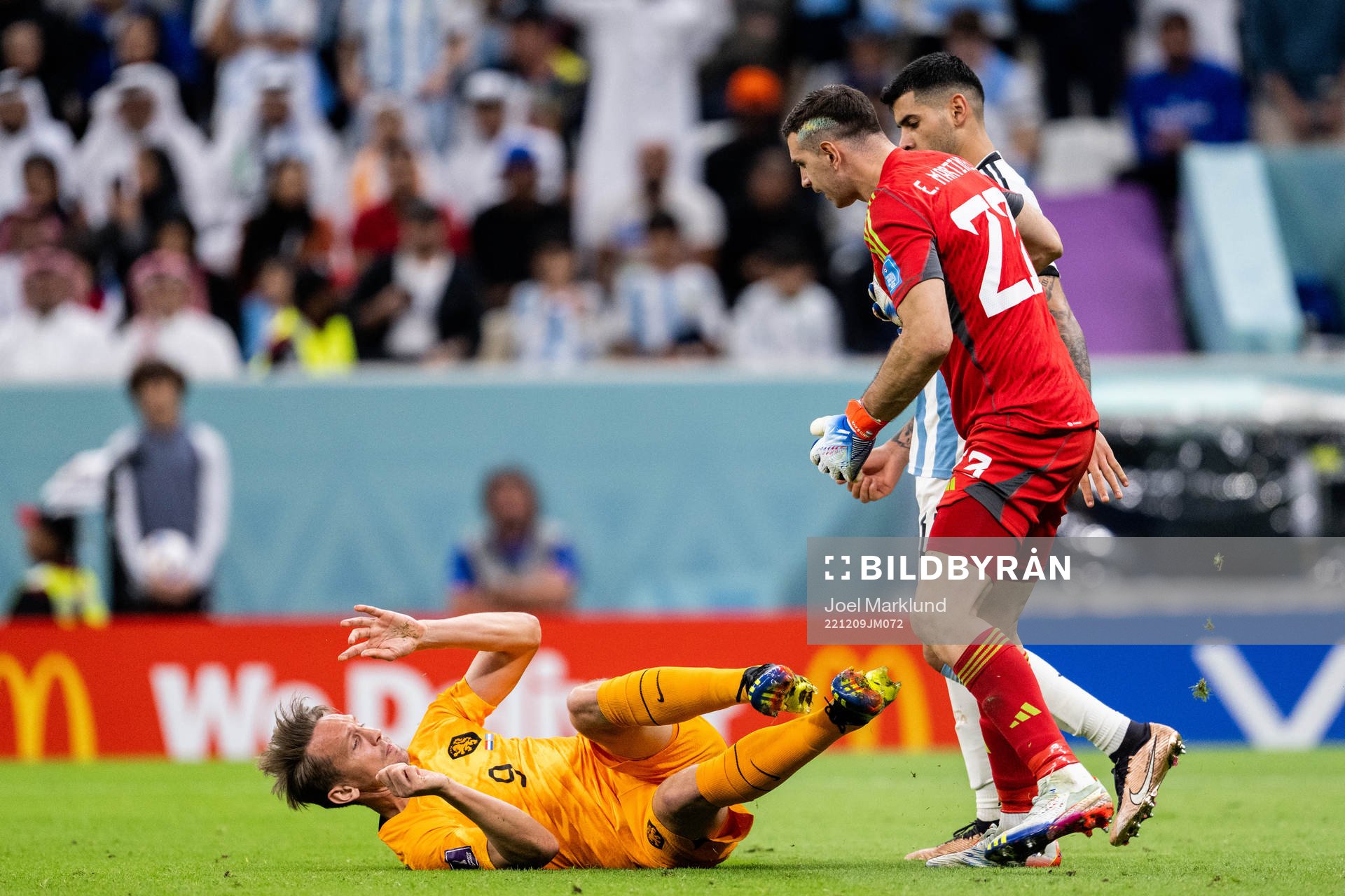 Luuk de Jong of Netherlands and goalkeeper Emiliano