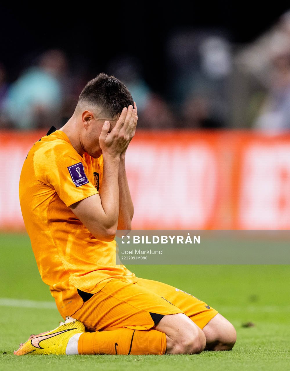 Steven Berghuis of Netherlands looks dejected