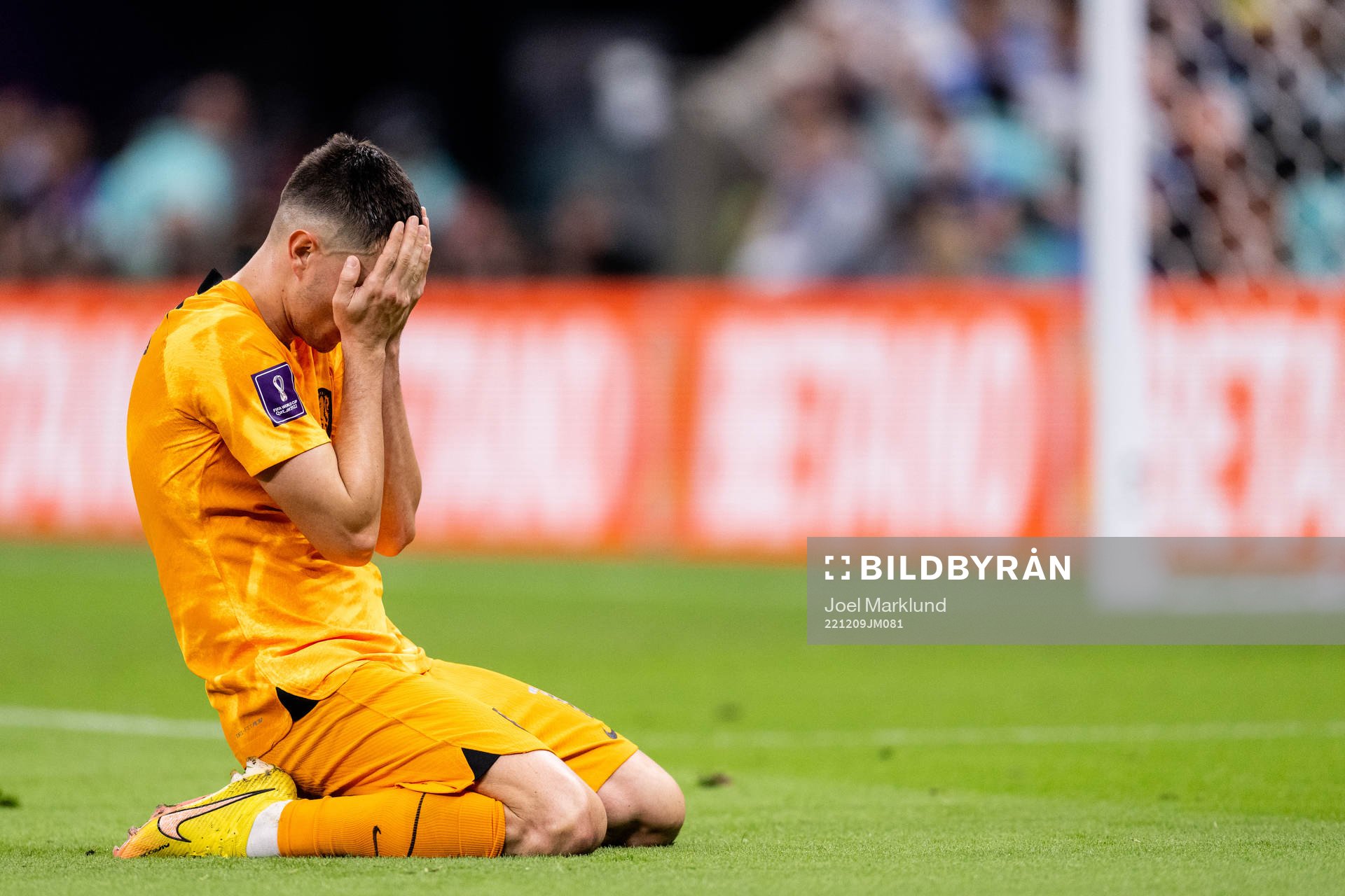 Steven Berghuis of Netherlands looks dejected