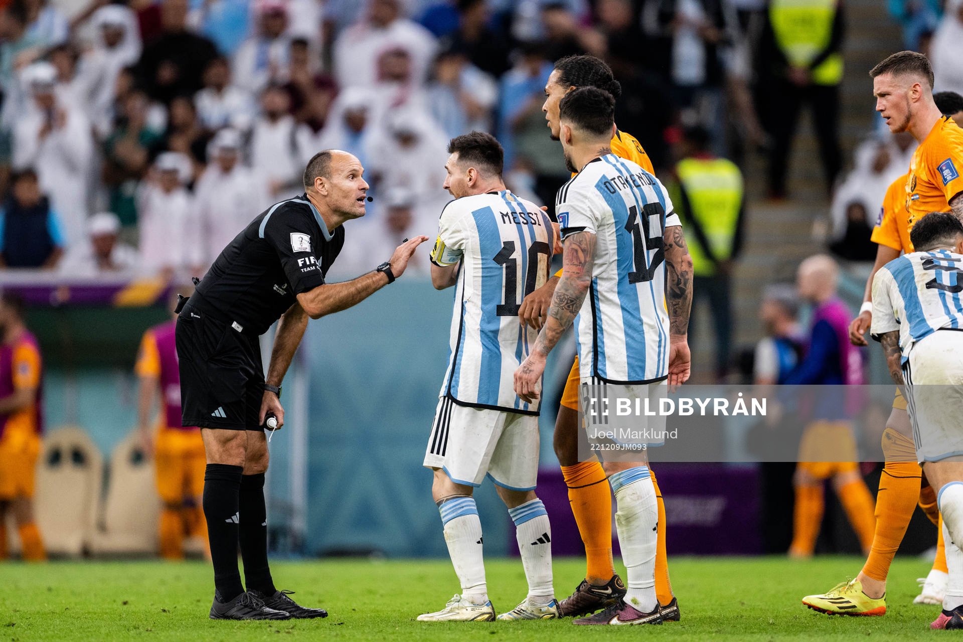 Lionel Messi of Argentina and referee Antonio Mateu Lahoz
