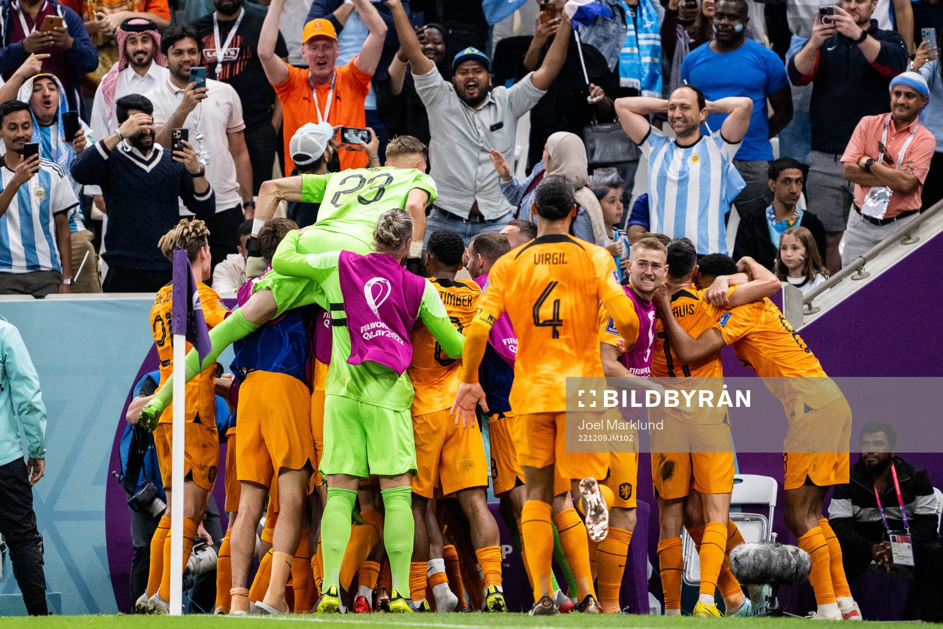 Wout Weghorst of Netherlands celebrate with team mates