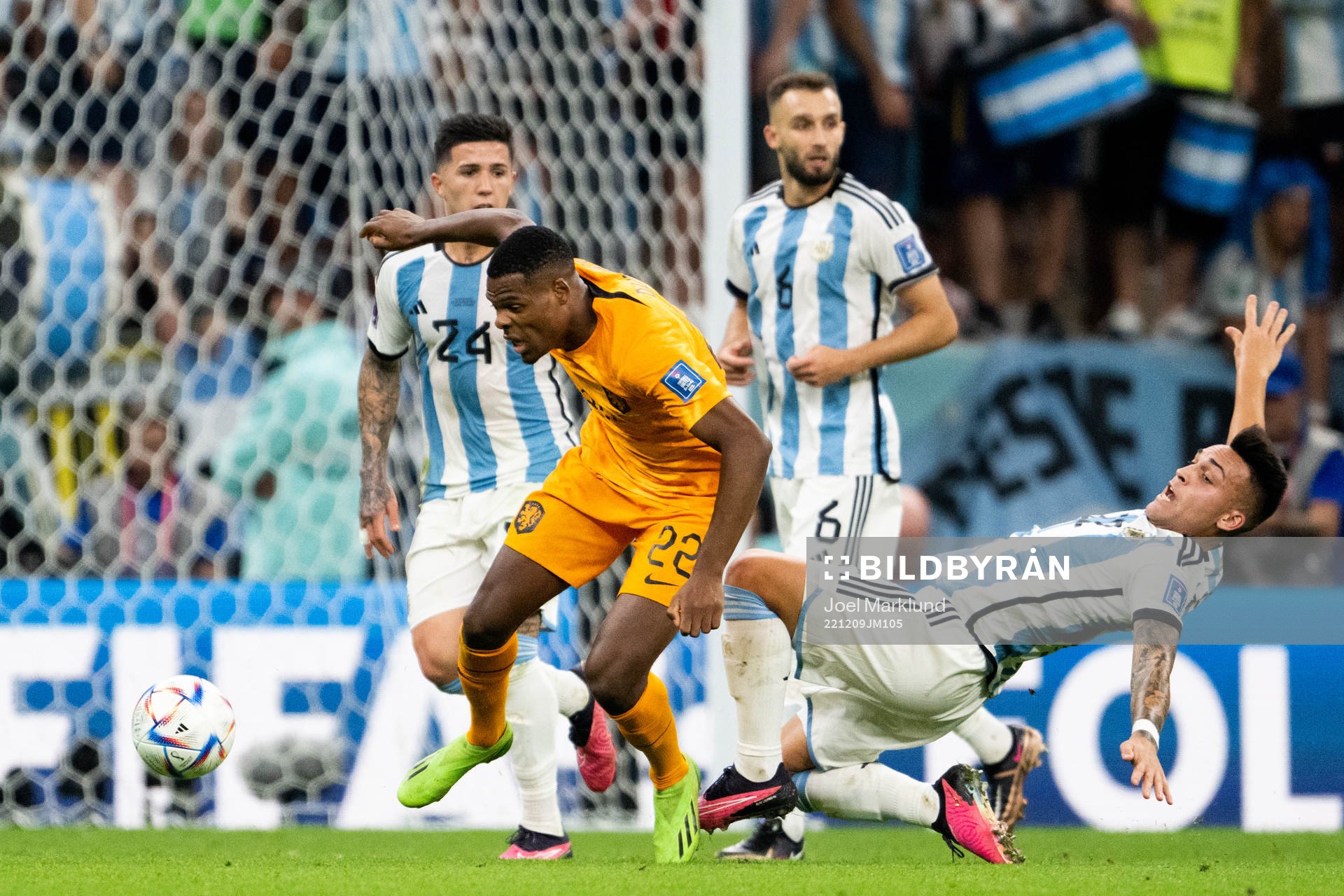 Denzel Dumfries of Netherlands and Lautaro Martinez of Argentina during the FIFA World Cup 2022 quarterfinal between Netherlands and Argentina on December 9, 2022 in Doha. 