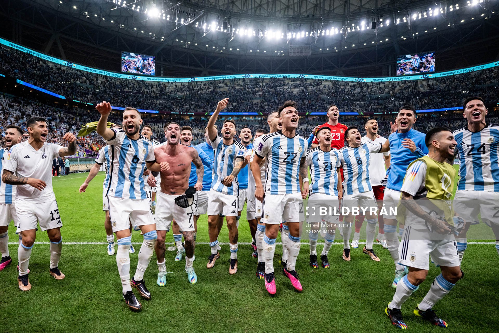 Lautaro Martinez (m) of Argentina celebrate