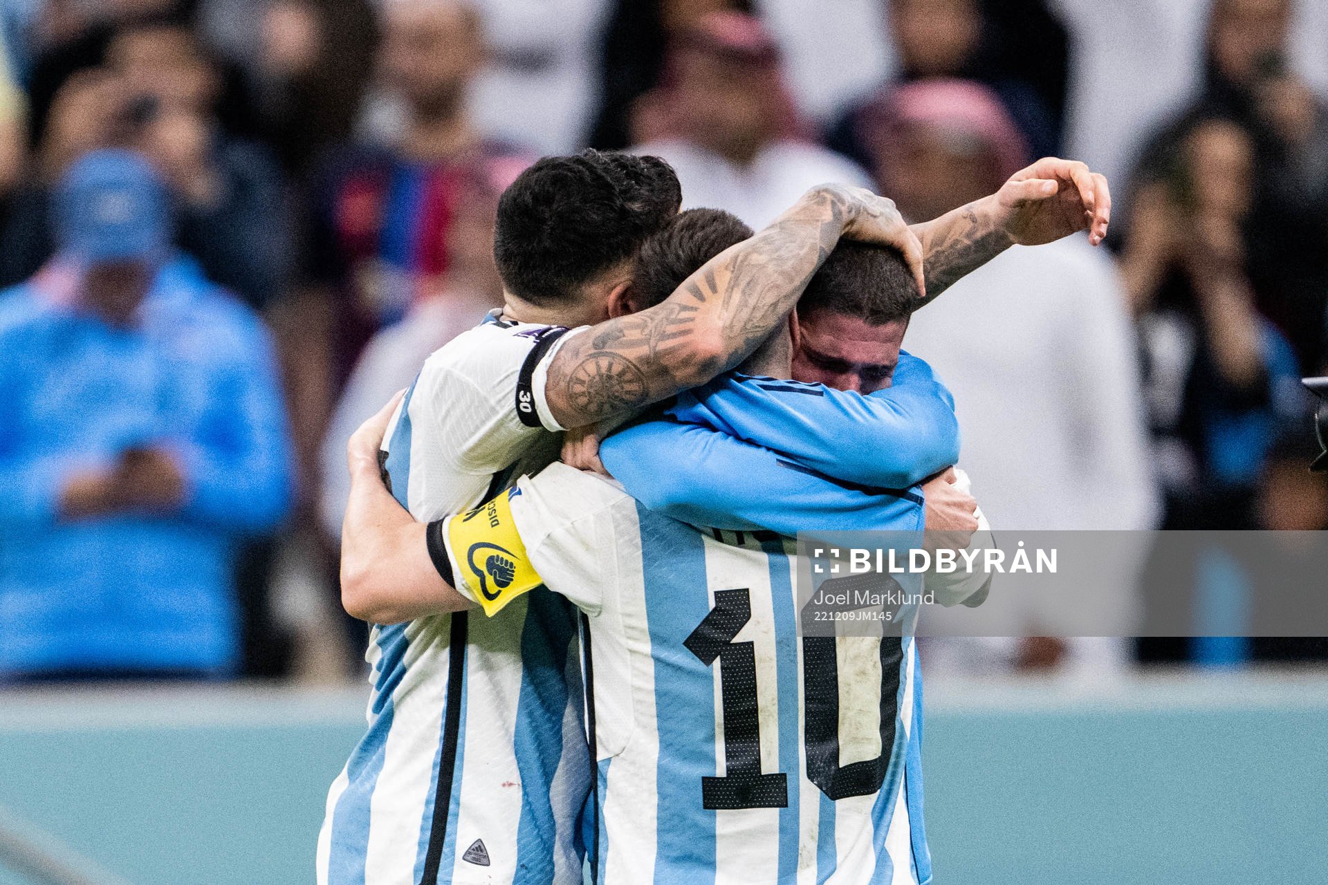Nicolas Otamendi, Lionel Messi and Rodrigo de Paul of