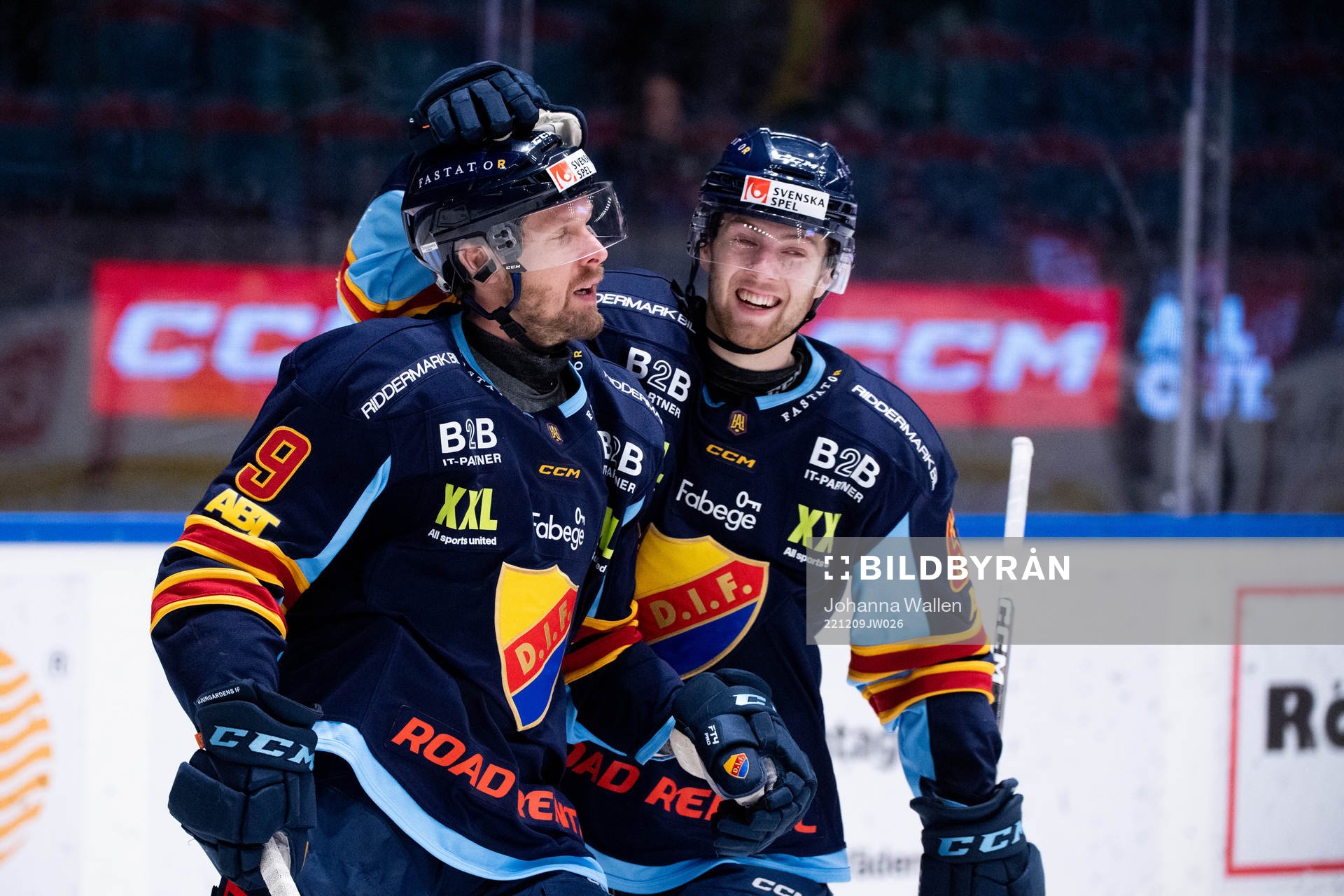Djurgårdens Cameron Schilling och Wiktor Nilsson jublar