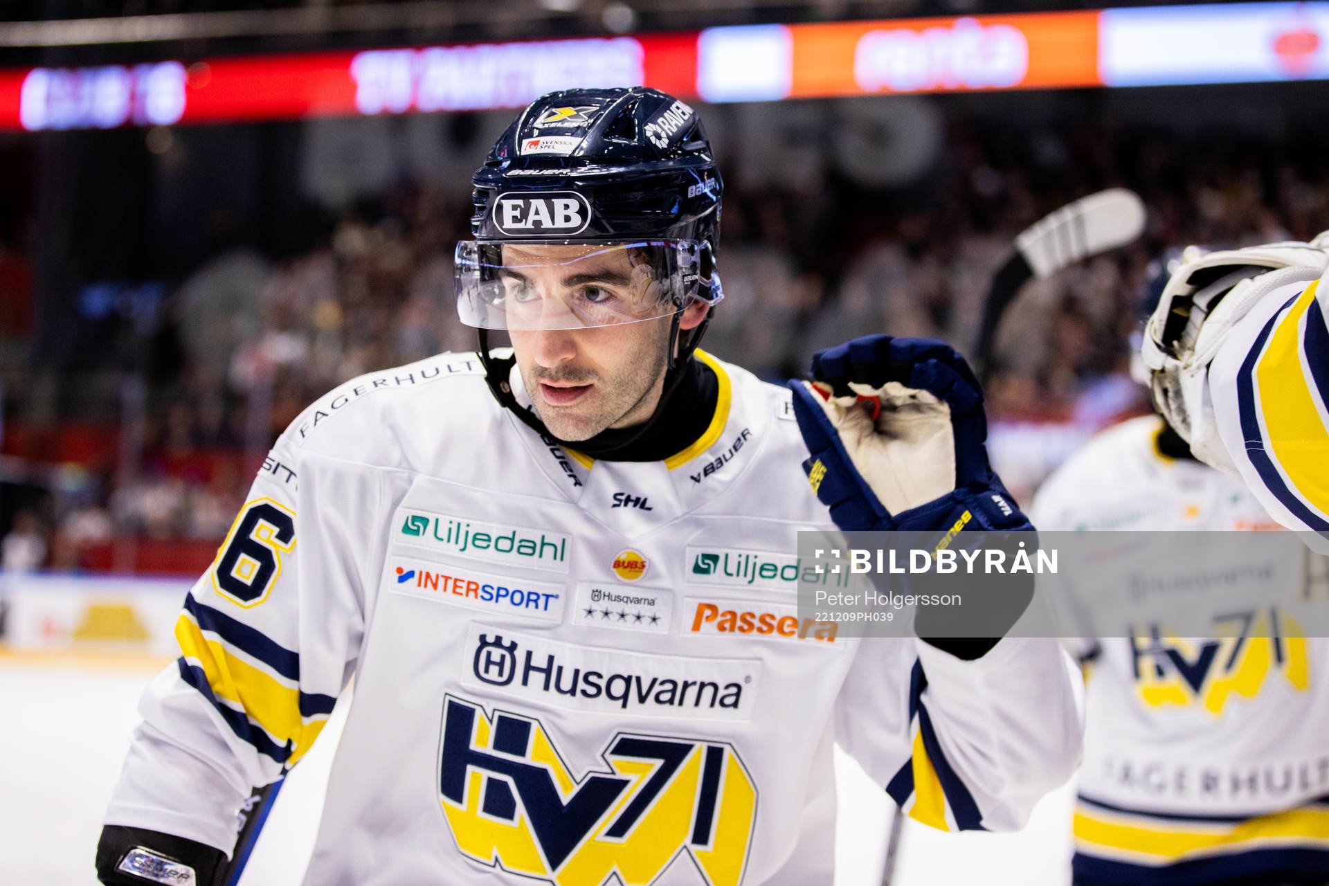HV71s Joseph Laleggia jublar