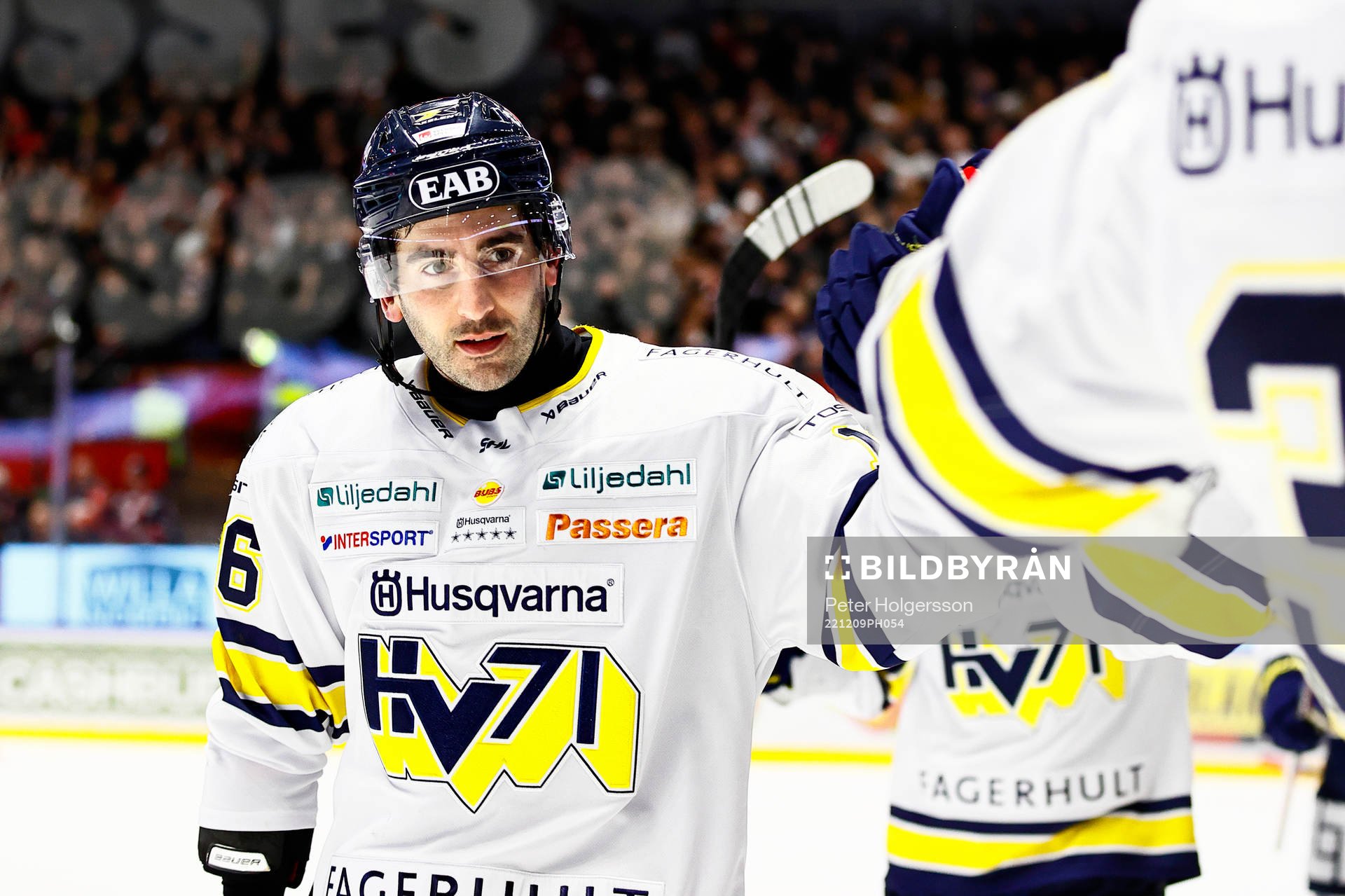 HV71s Joseph Laleggia jublar