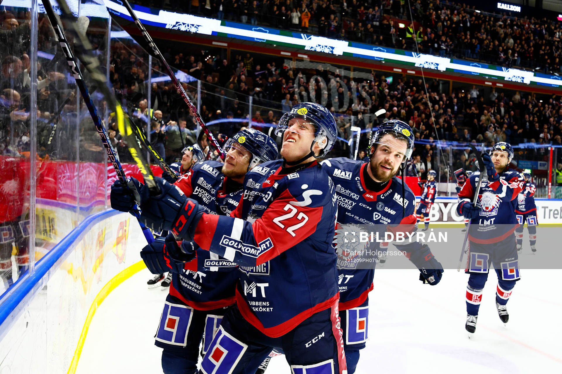 Linköpings Vilmos Gallo och  Oscar Fantenberg jublar