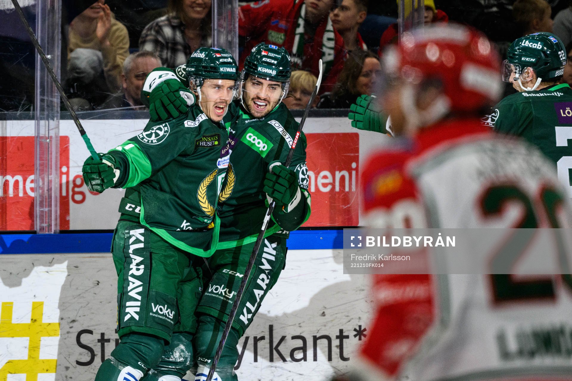 Färjestads Joakim Nygård och Remi Elie jublar