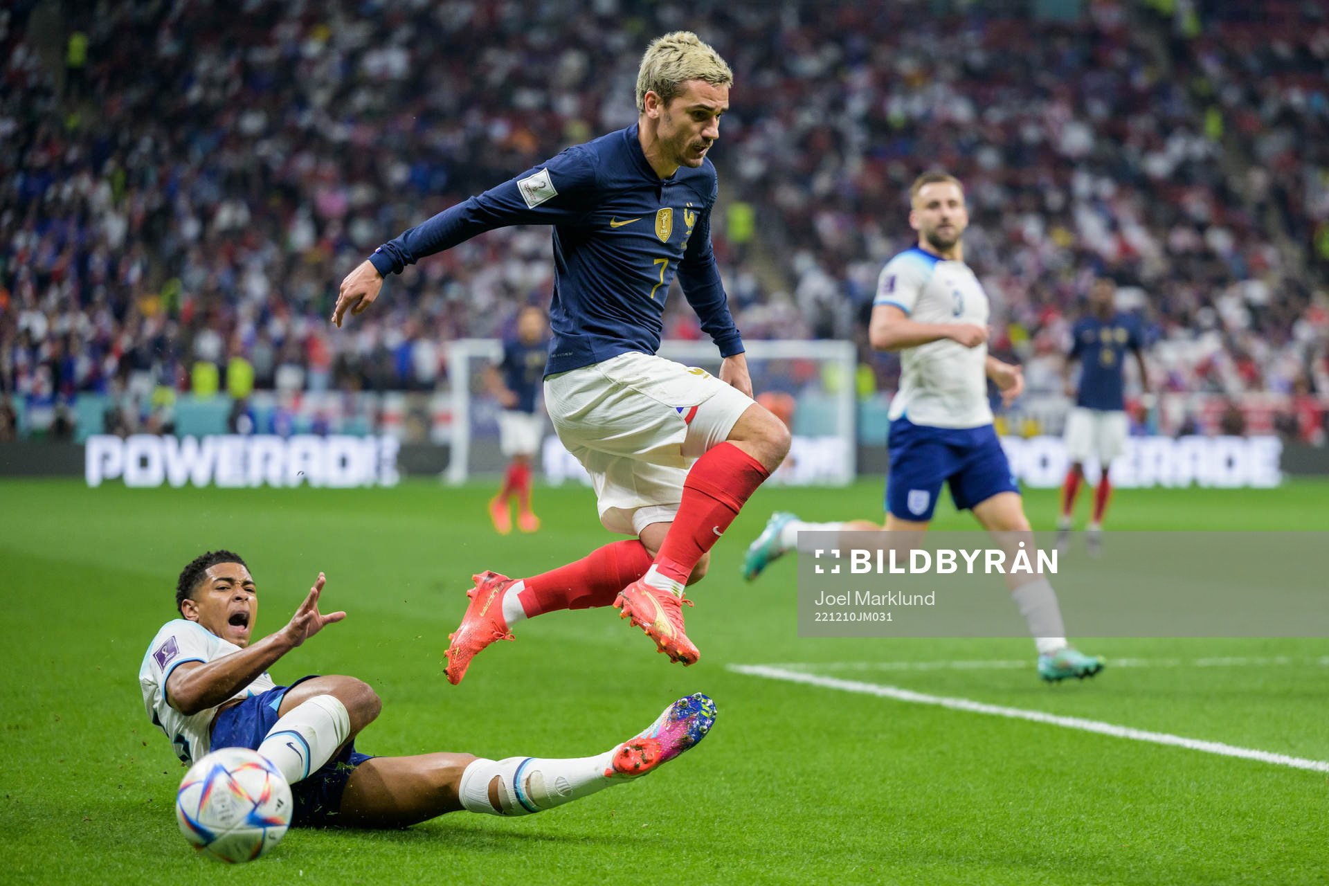 Jude Bellingham of England and Antoine Griezmann of France