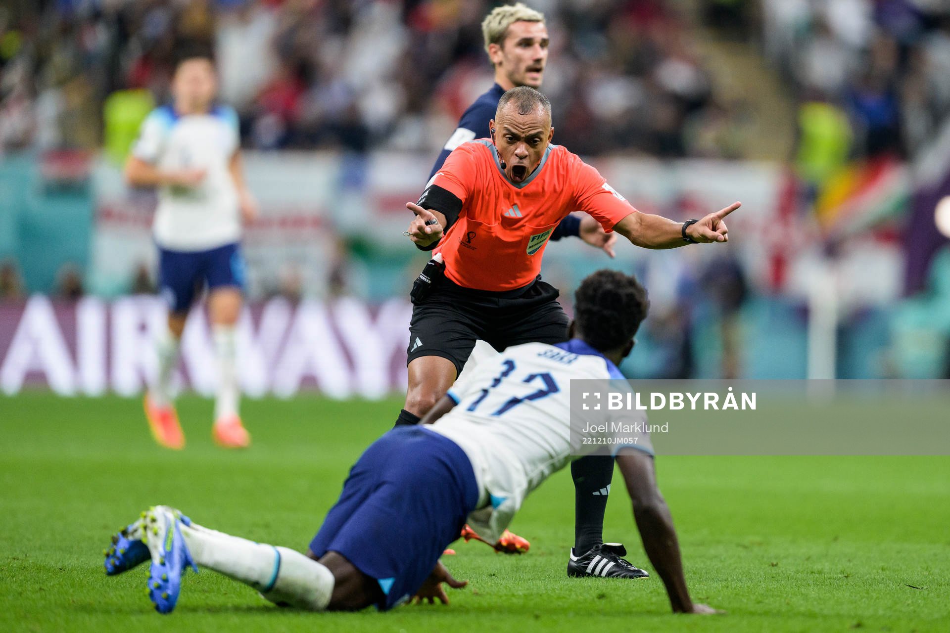 Referee Wilton Sampaio gestures towards Bukayo Saka of