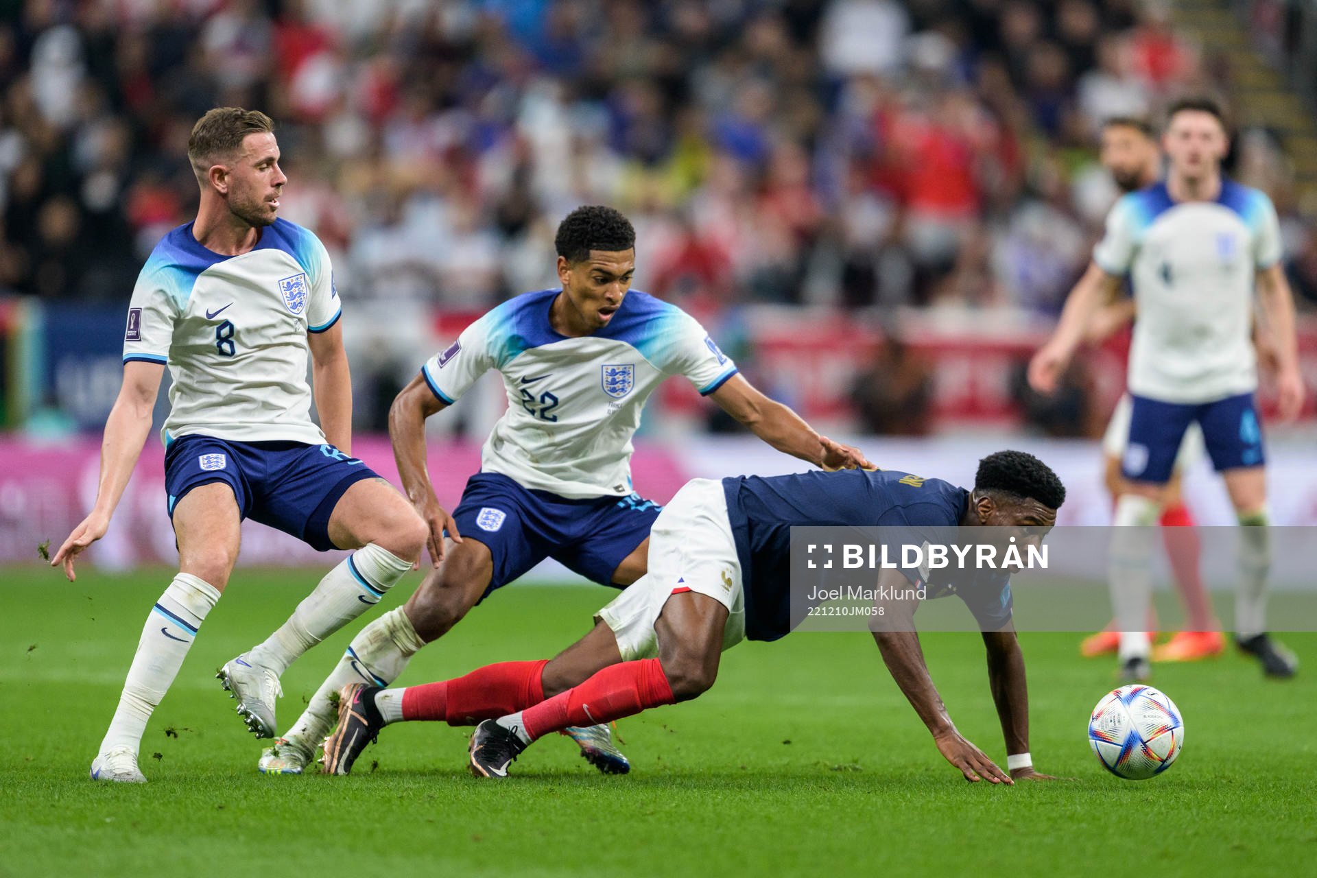 Jordan Henderson and Jude Bellingham of England against