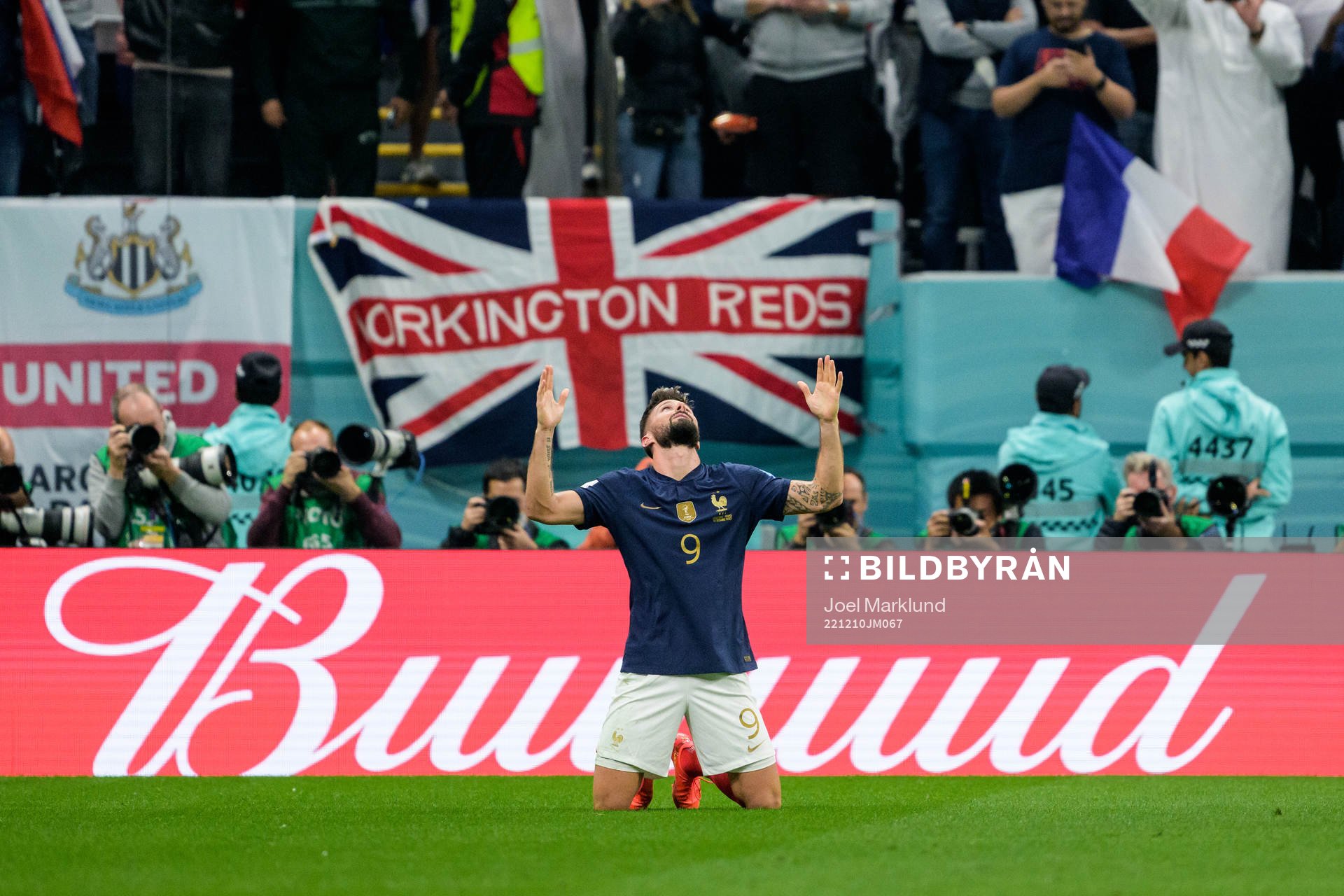 Olivier Giroud of France celebrates