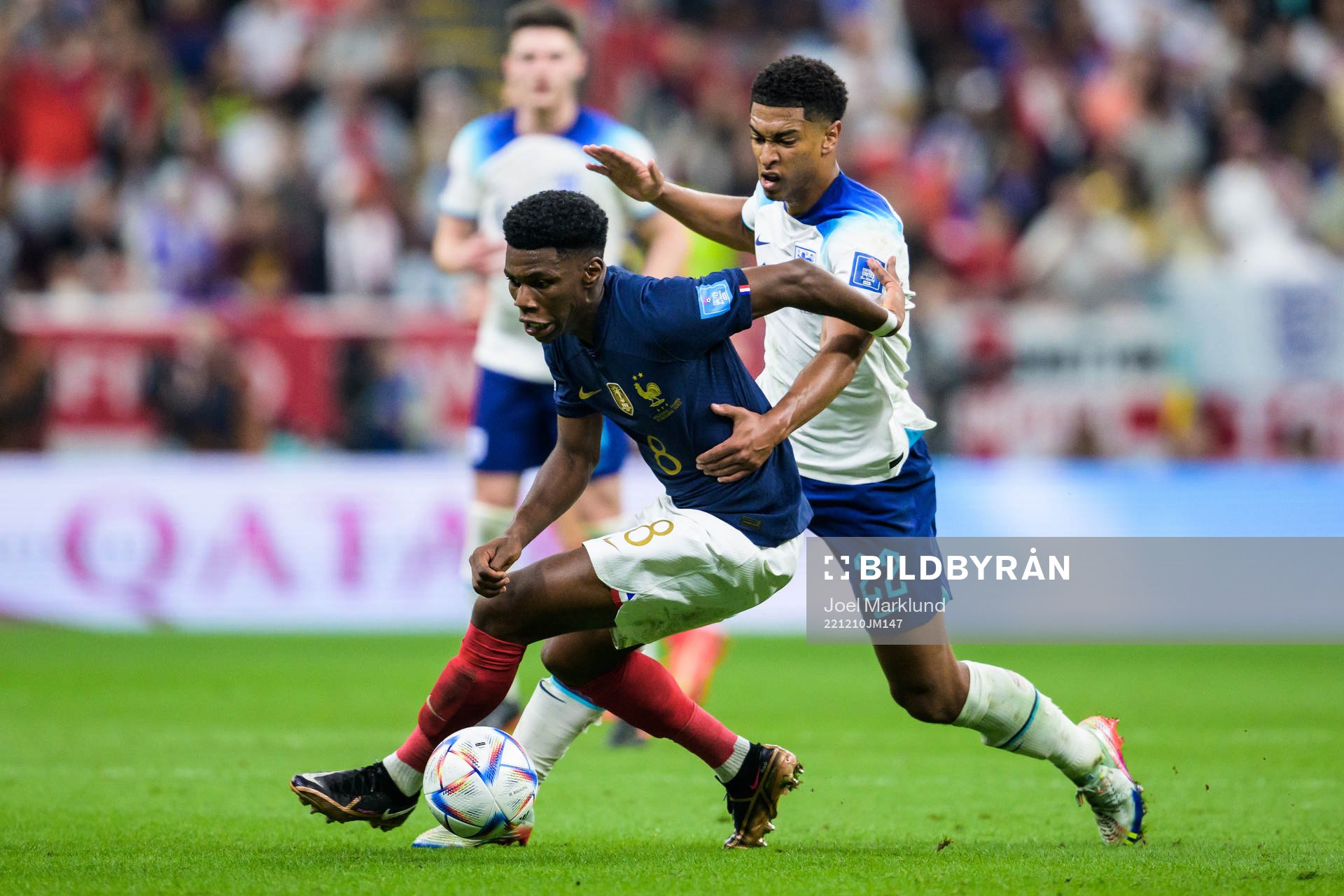 Aurelien Tchouameni of France and Jude Bellingham of England