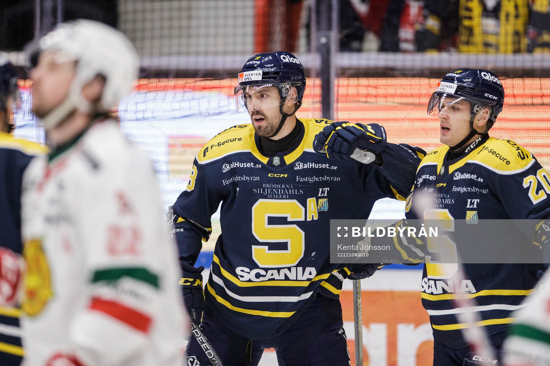 Södertäljes Linus Videll jublar