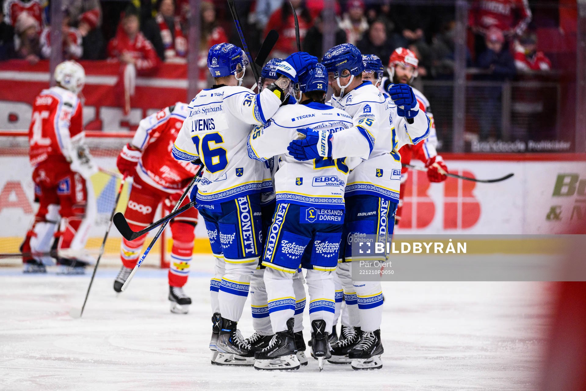Leksands Carter Camper jublar med lagkamrater