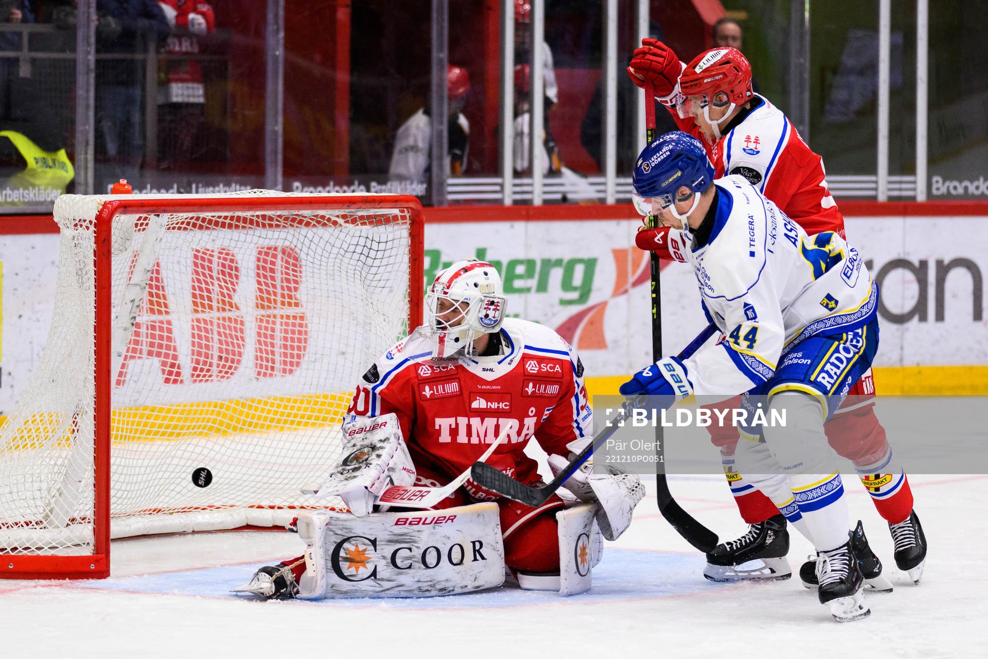 Timrås målvakt Jacob Johansson släpper in 1-2 av