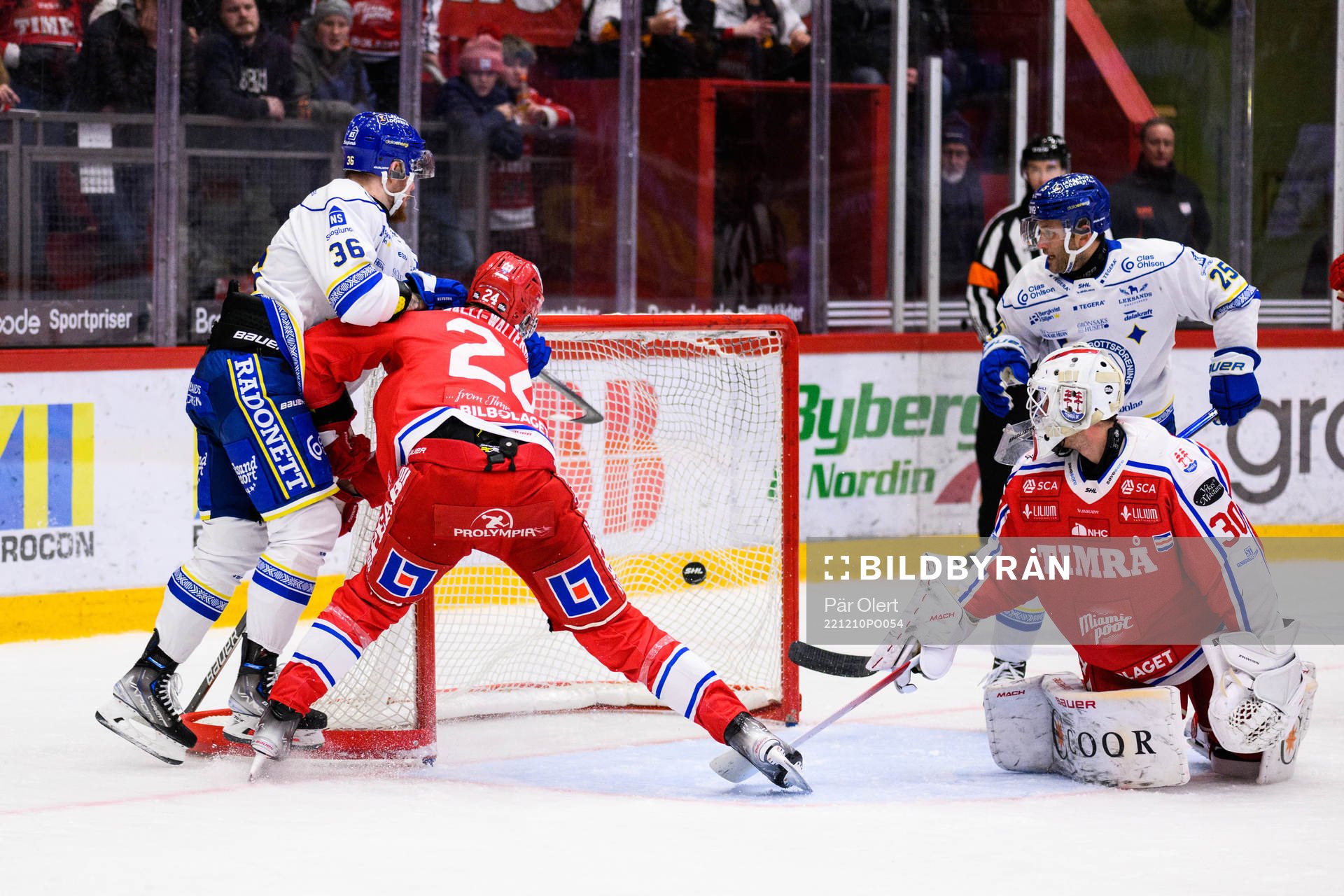Leksands Lucas Elvenes gör 1-3 bakom Timrås målvakt