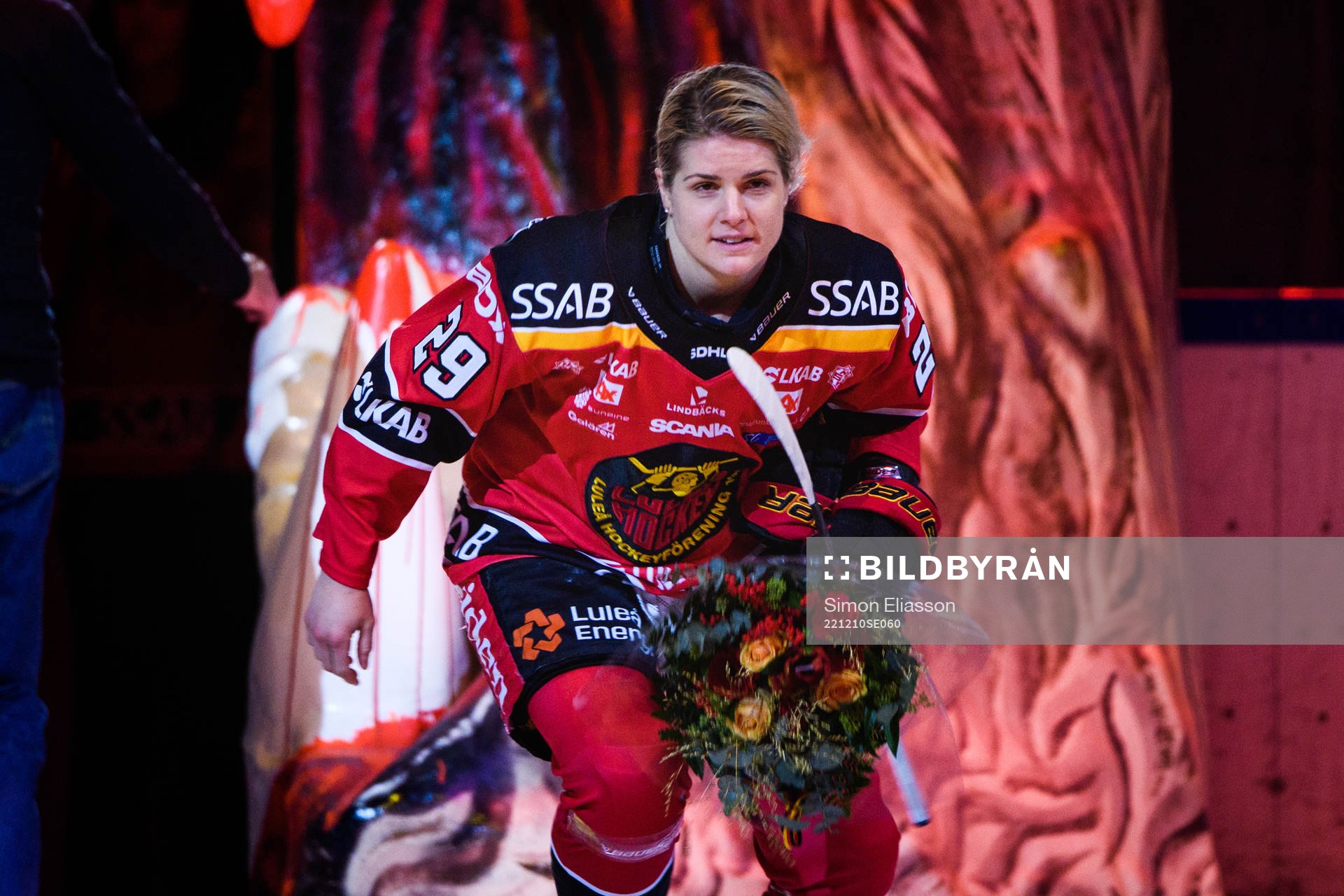 Luleås Emma Nordin mottog blommor