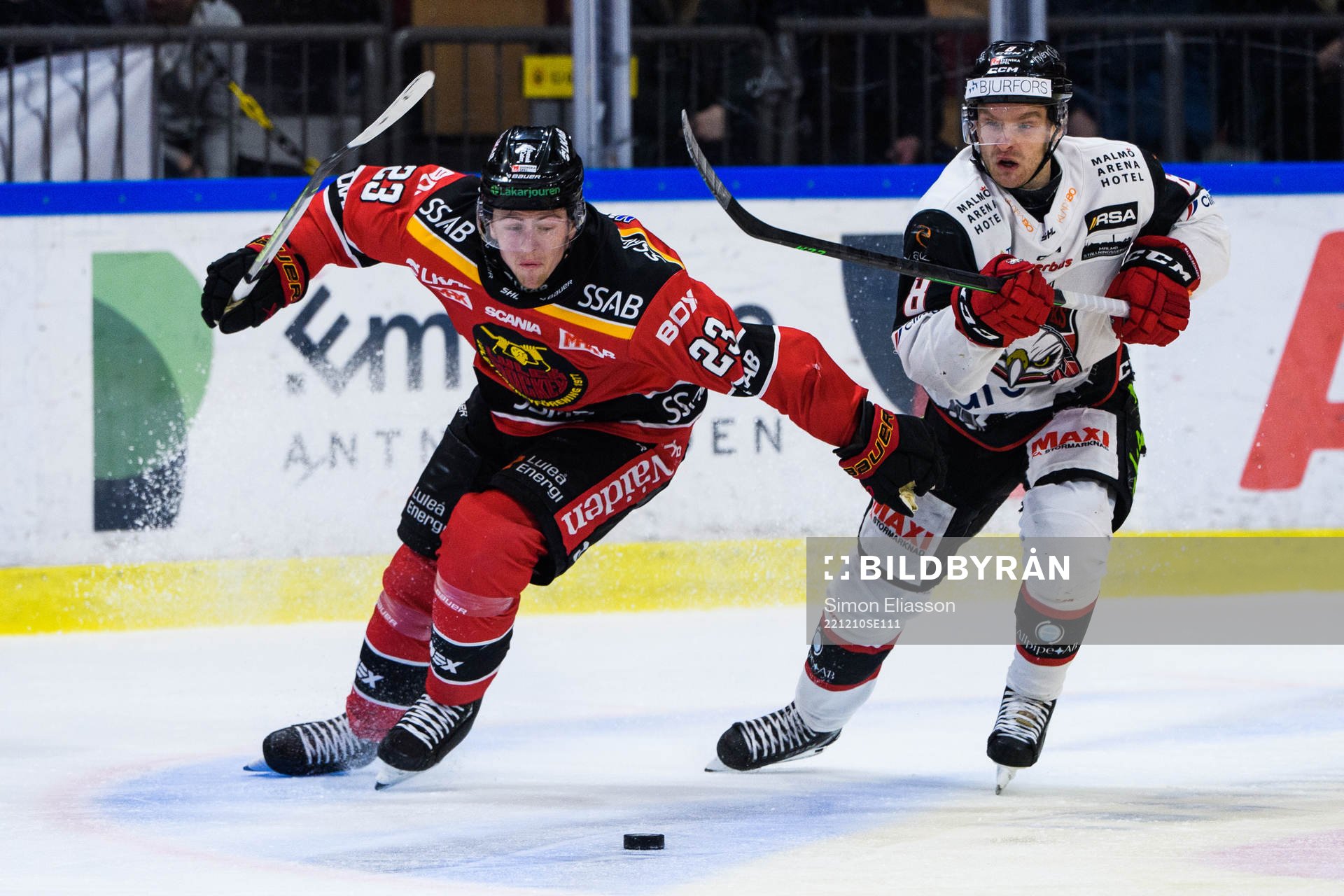 Luleås Jesper Sellgren och Malmö Redhawks Johan Olofsson