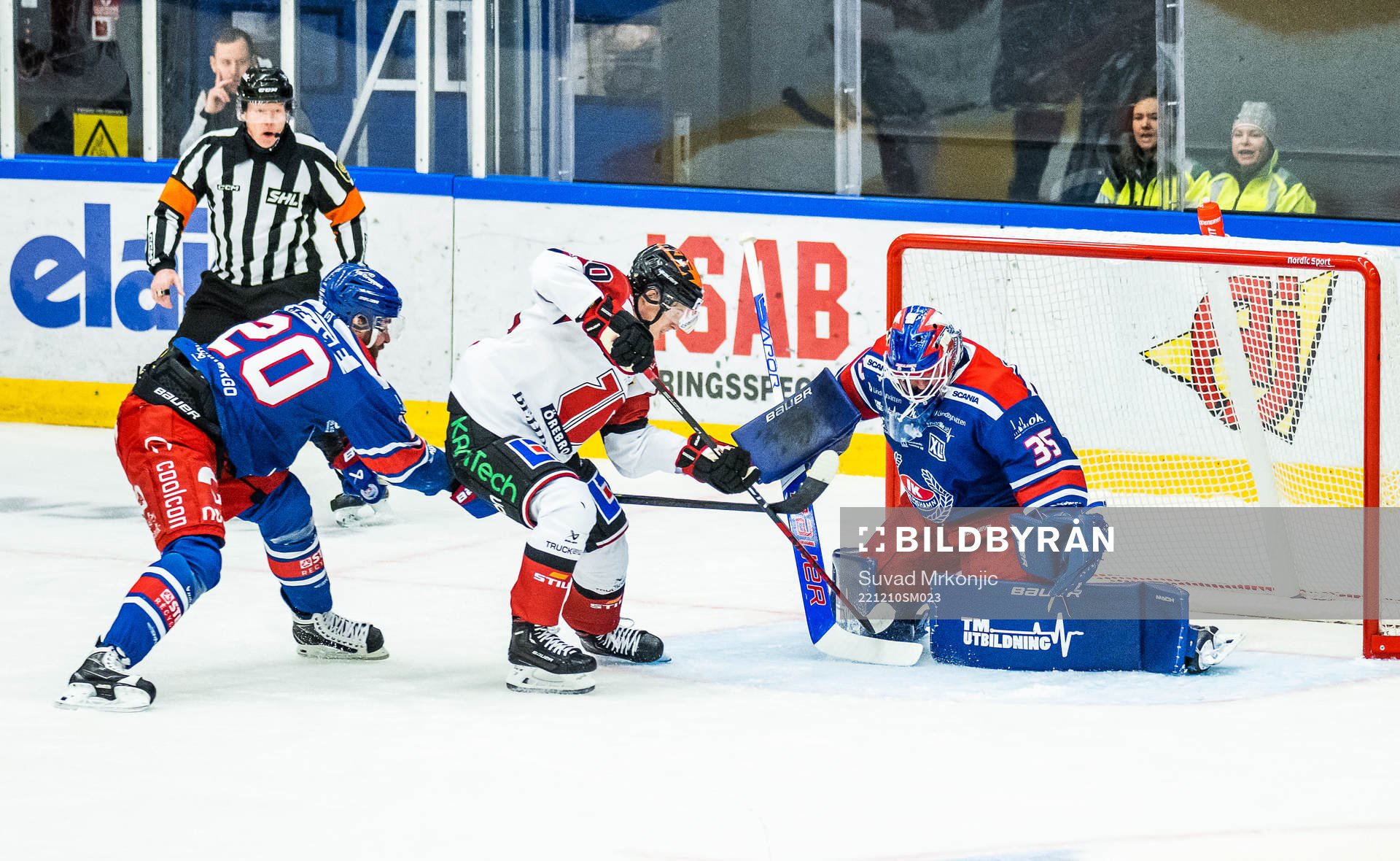 Oskarshamns Hynek Zohorna och målvakt Joe Cannata mot