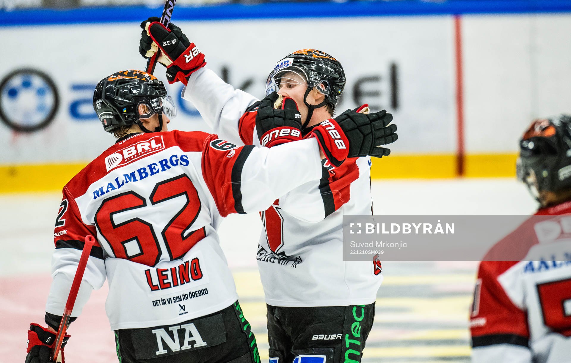 Örebros Elias Ekström jublar